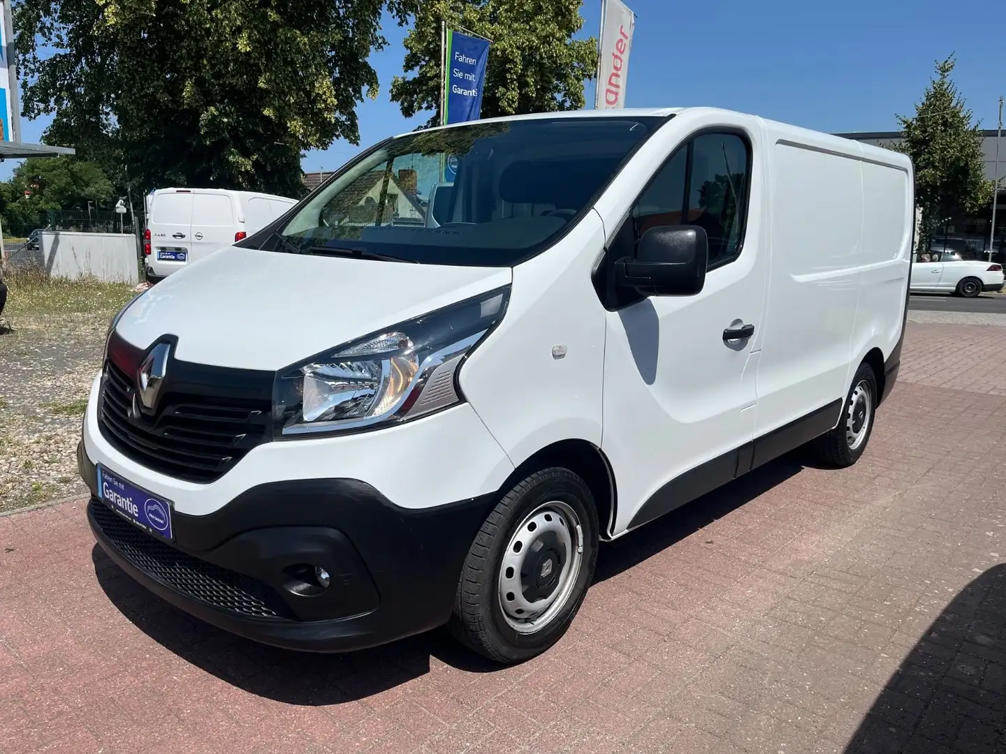 Renault Trafic Kasten L1H1 2,7t+SORTIMO REGAL +NAVI+AHK Blanc - 1