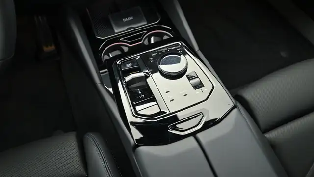 BMW i5 xDrive40 M-Sportpaket Pro Ansicht 18