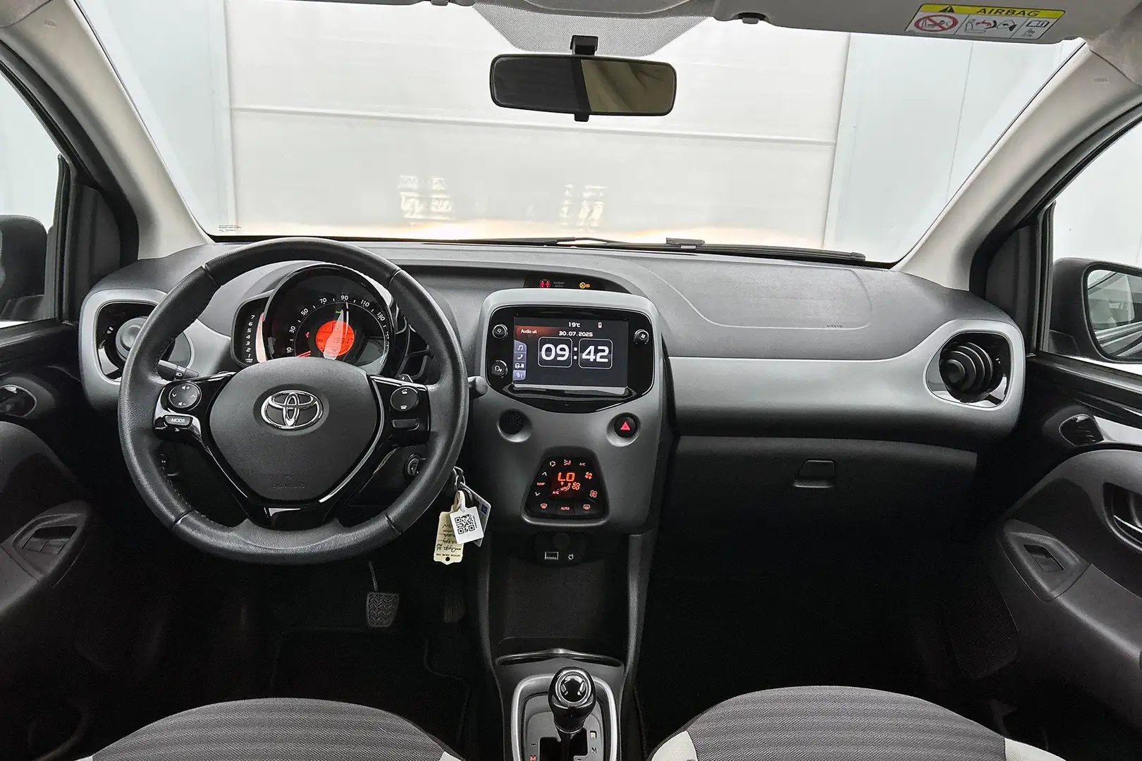 Toyota Aygo 1.0 VVT-i x-joy(NL-auto, Goed OnderH, Automatische crna - 2