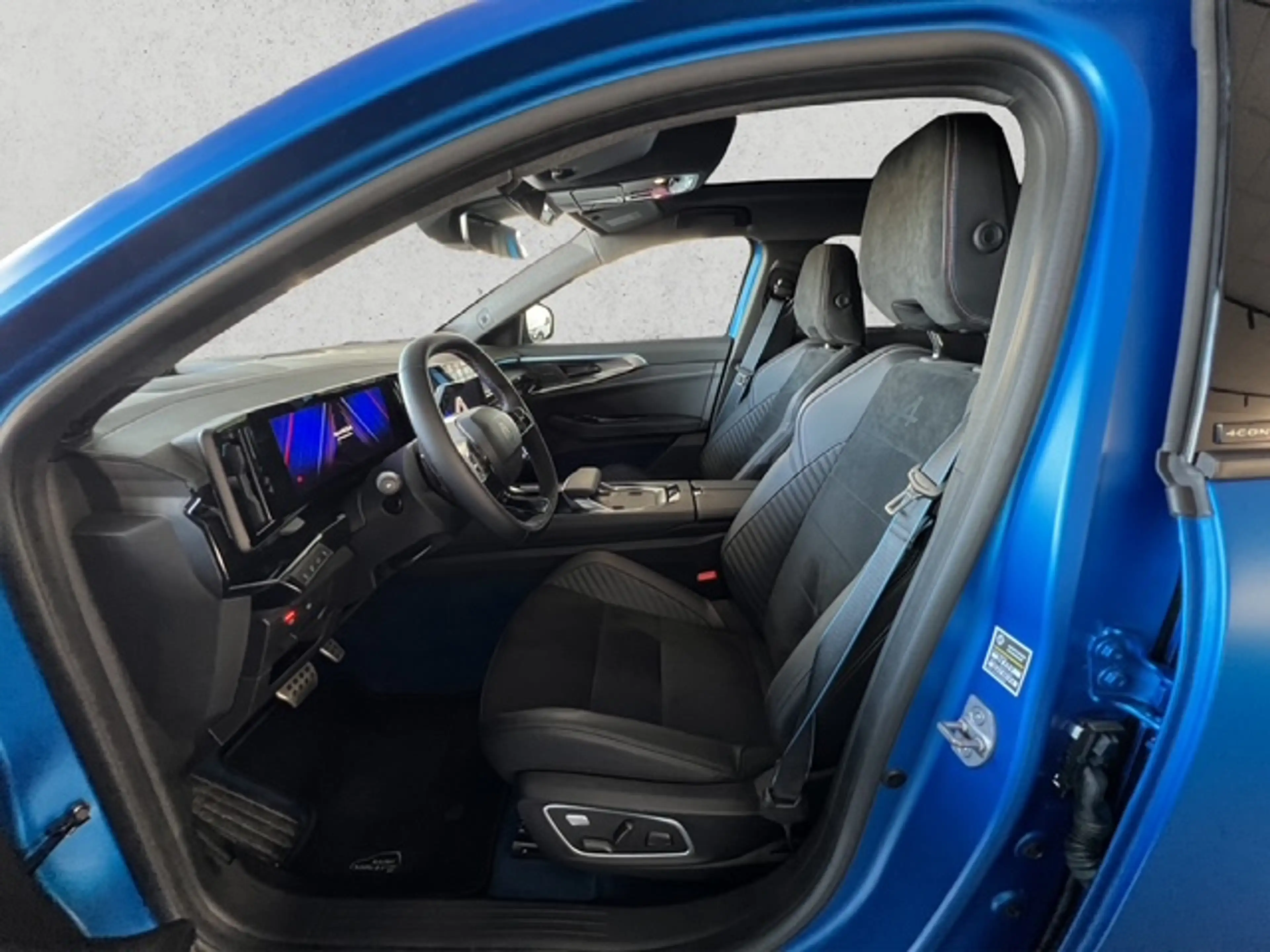 Renault Rafale 300 E-Tech Plug-in Hybrid 4x4 Atelier Alpine — photo 9