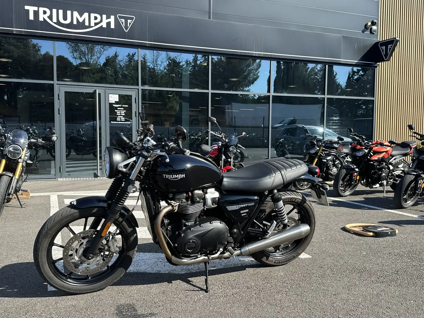 Triumph Street Twin - 1