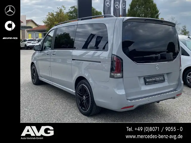 Mercedes-Benz V 300 view 6