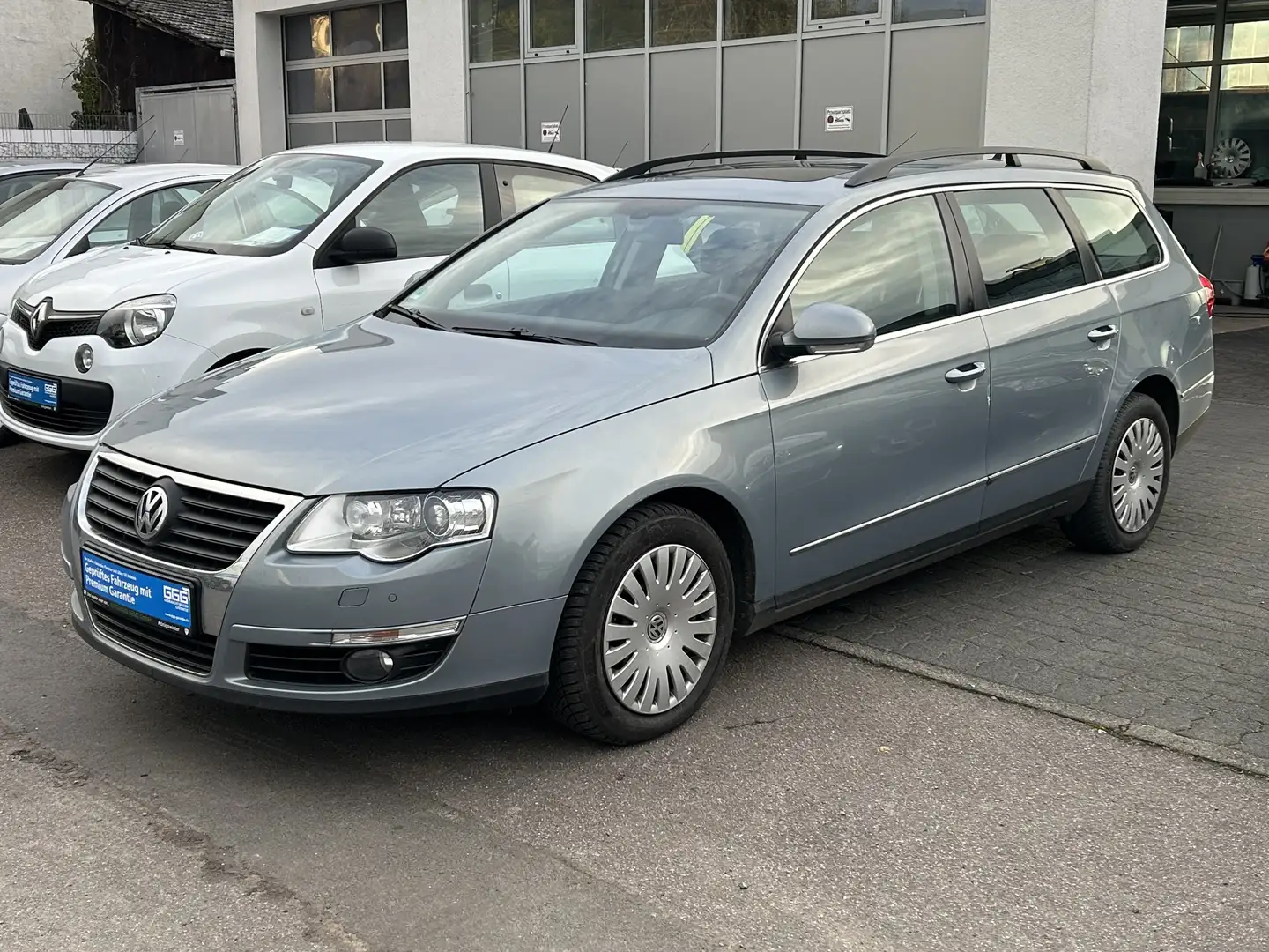 Volkswagen Passat Comfortline Xenon Navi S-Dach SHZ Temp Blau - 2