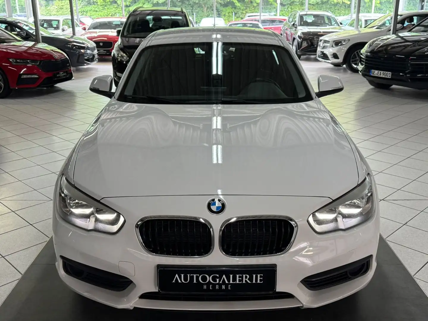 BMW 118 i* M ALU *NAVI*KLIMA*PDC*SITZHZG*2.HAND* Weiß - 2