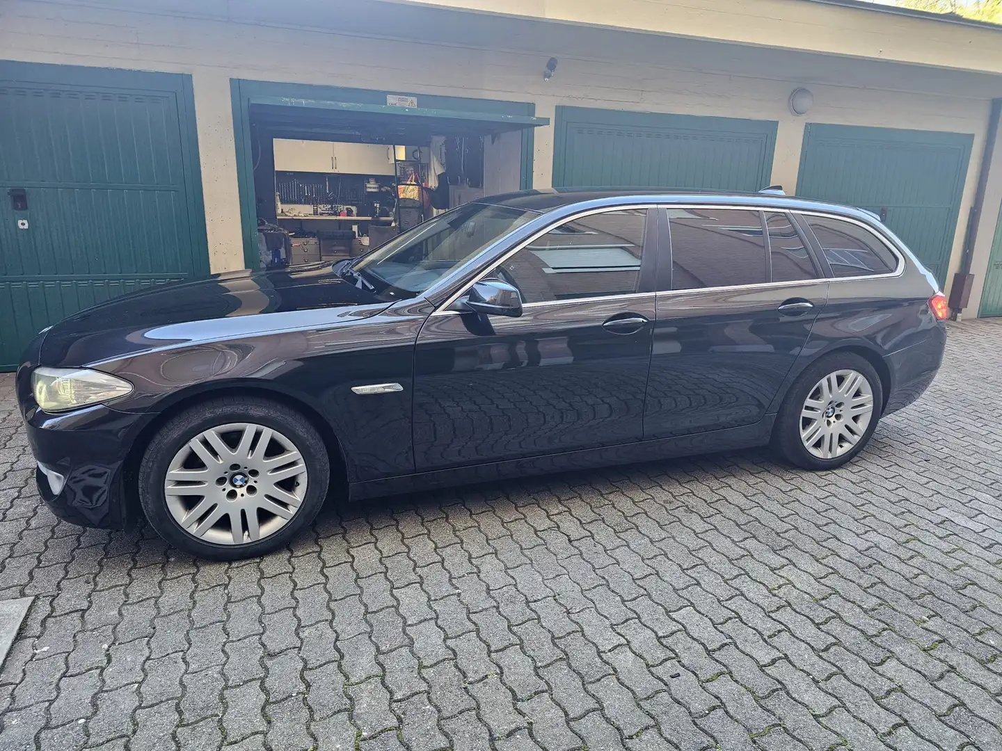 BMW 520 520d Touring Business auto Nero - 1
