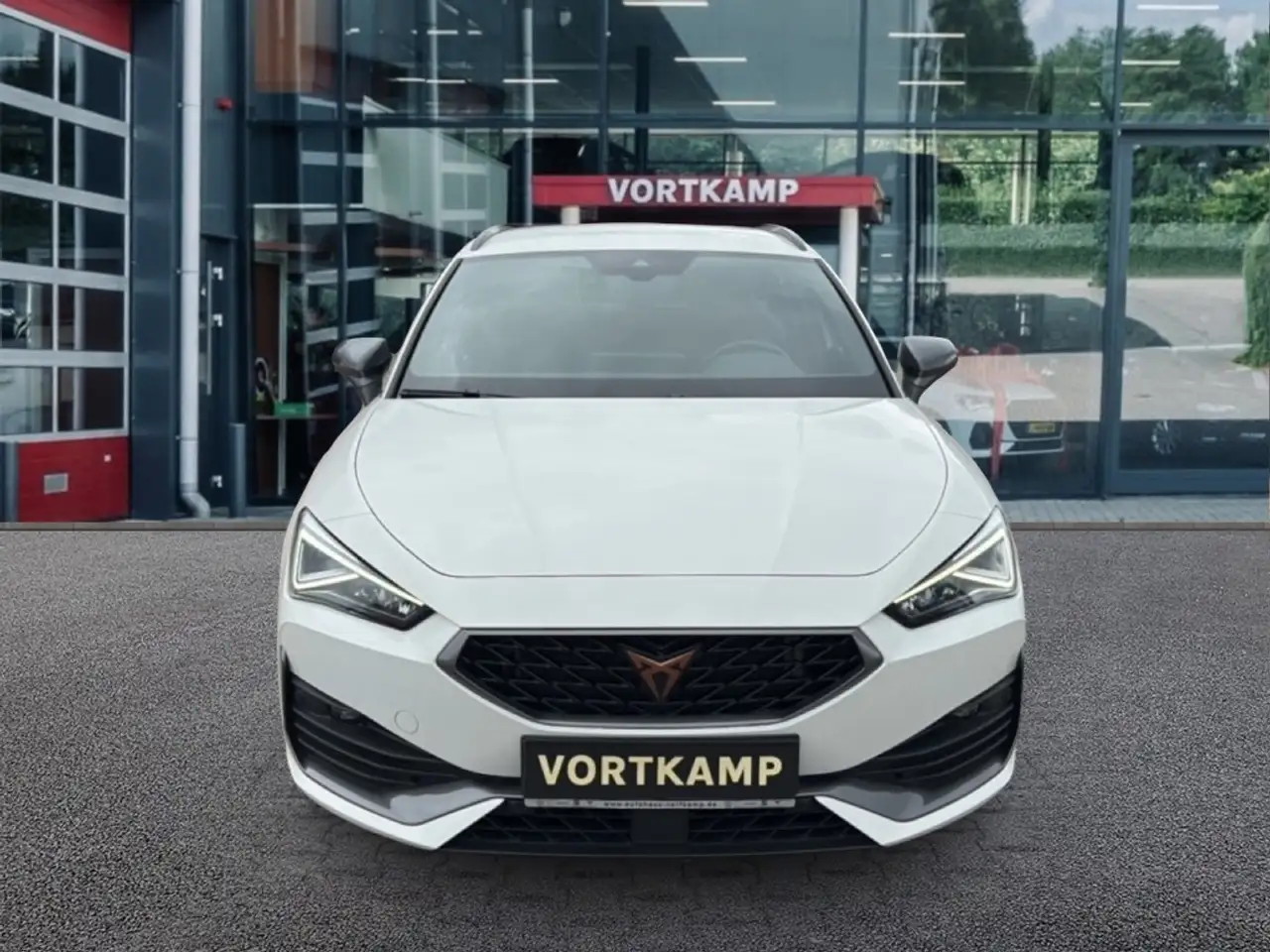 Cupra Leon 1.4 TSI e-HYBRID ACC/DCC/CAMERA/MATRIX/NAVI, миниатюра 2