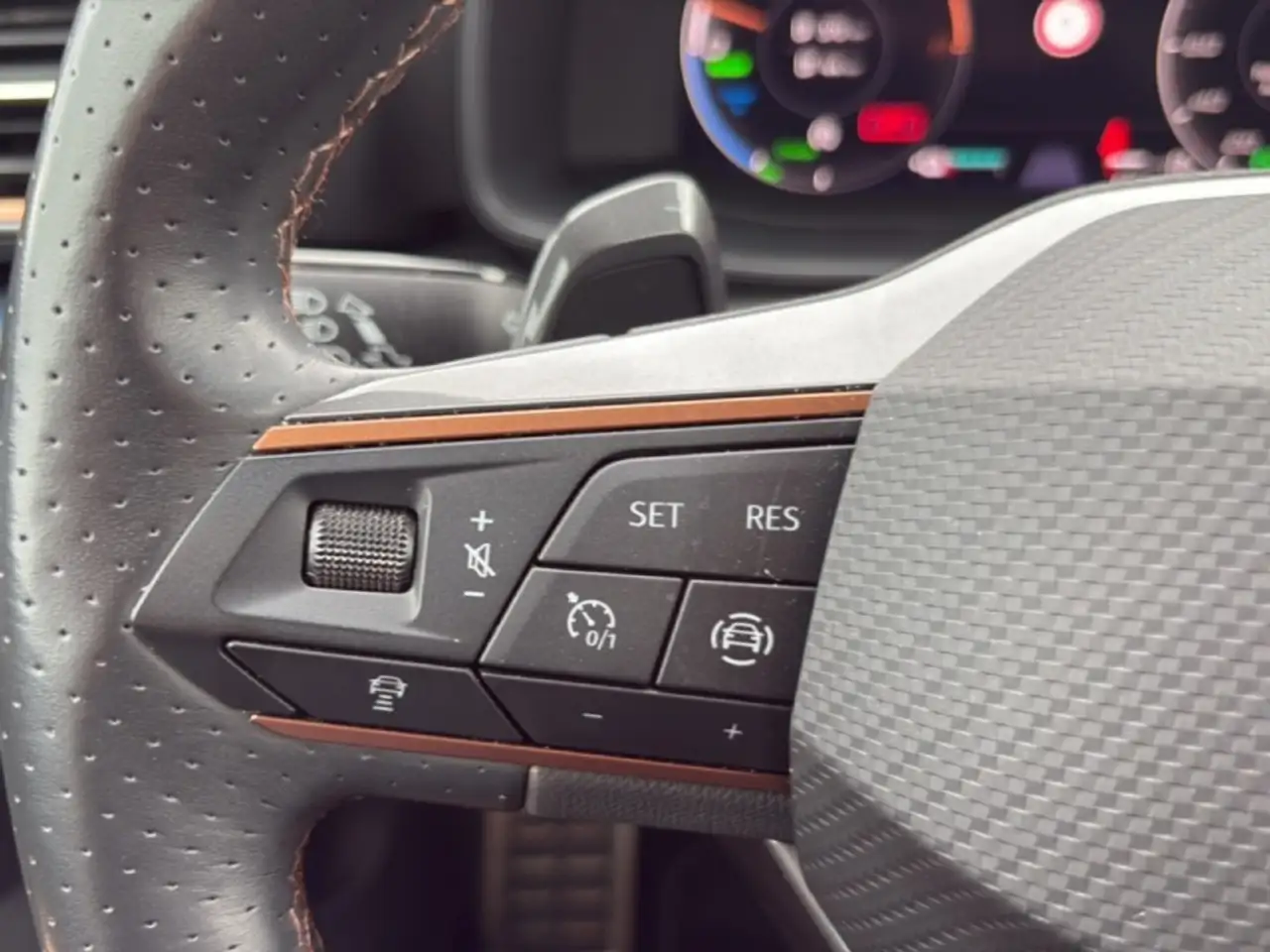 Cupra Leon 1.4 TSI e-HYBRID ACC/DCC/CAMERA/MATRIX/NAVI, миниатюра 16