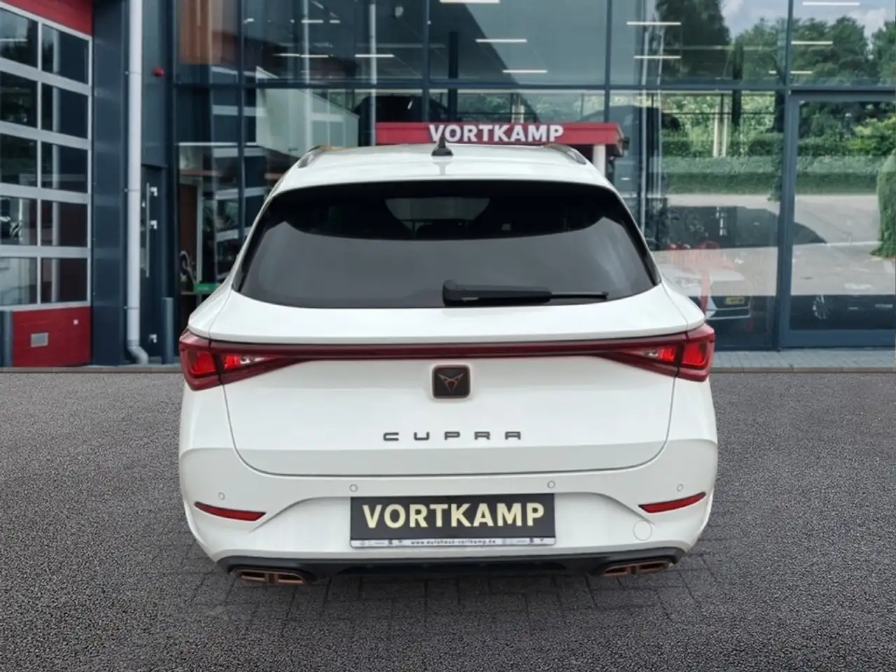 Cupra Leon 1.4 TSI e-HYBRID ACC/DCC/CAMERA/MATRIX/NAVI, миниатюра 6