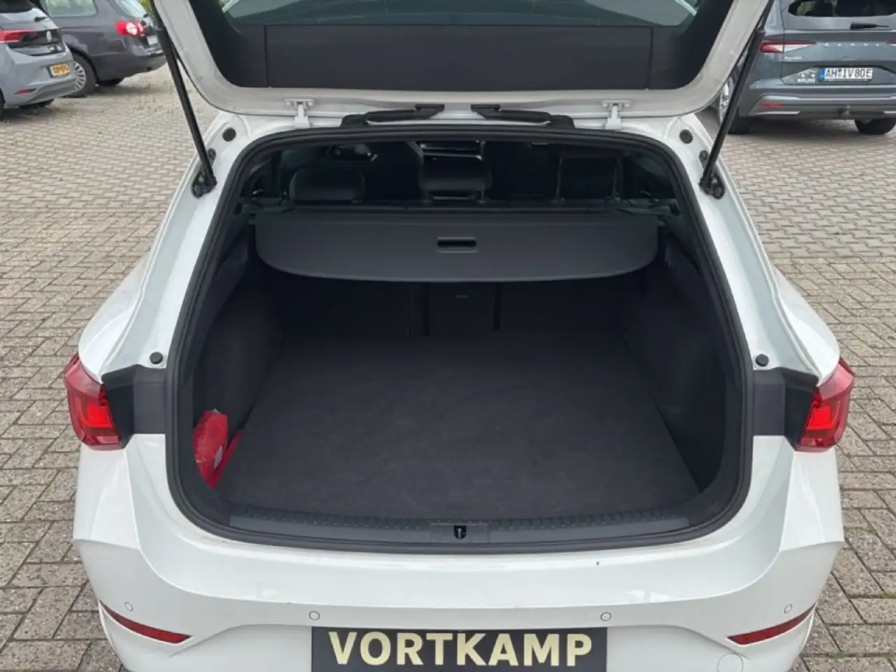 Cupra Leon 1.4 TSI e-HYBRID ACC/DCC/CAMERA/MATRIX/NAVI, миниатюра 10