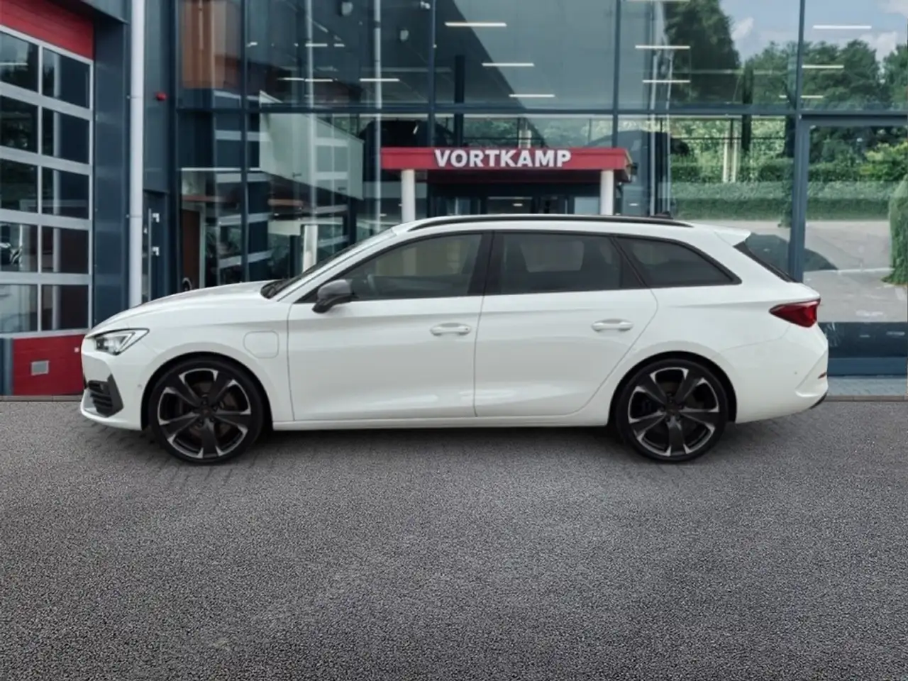 Cupra Leon 1.4 TSI e-HYBRID ACC/DCC/CAMERA/MATRIX/NAVI, миниатюра 8