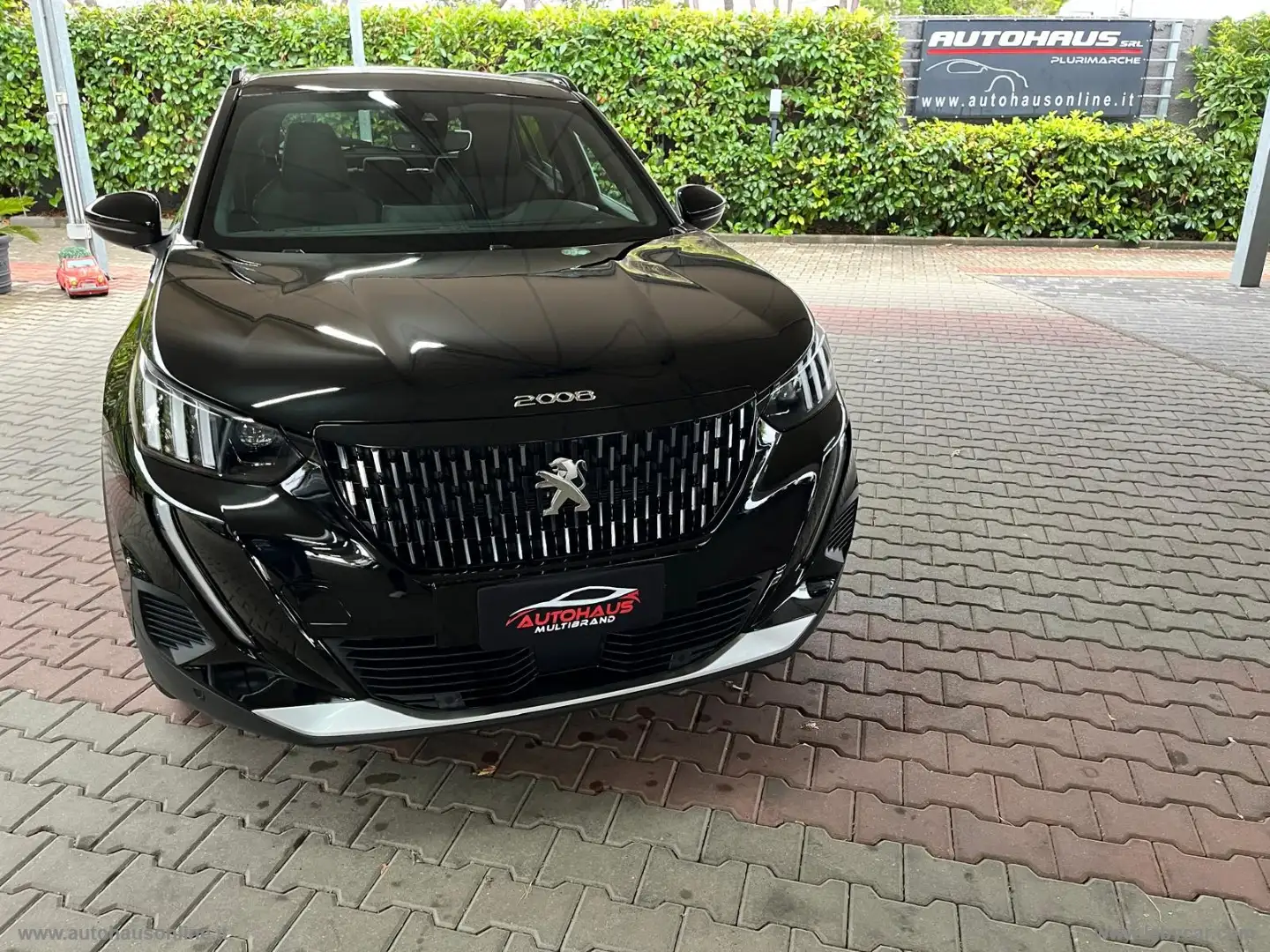 Peugeot 2008 BlueHDi 130 S&S EAT8 GT Line Noir - 1