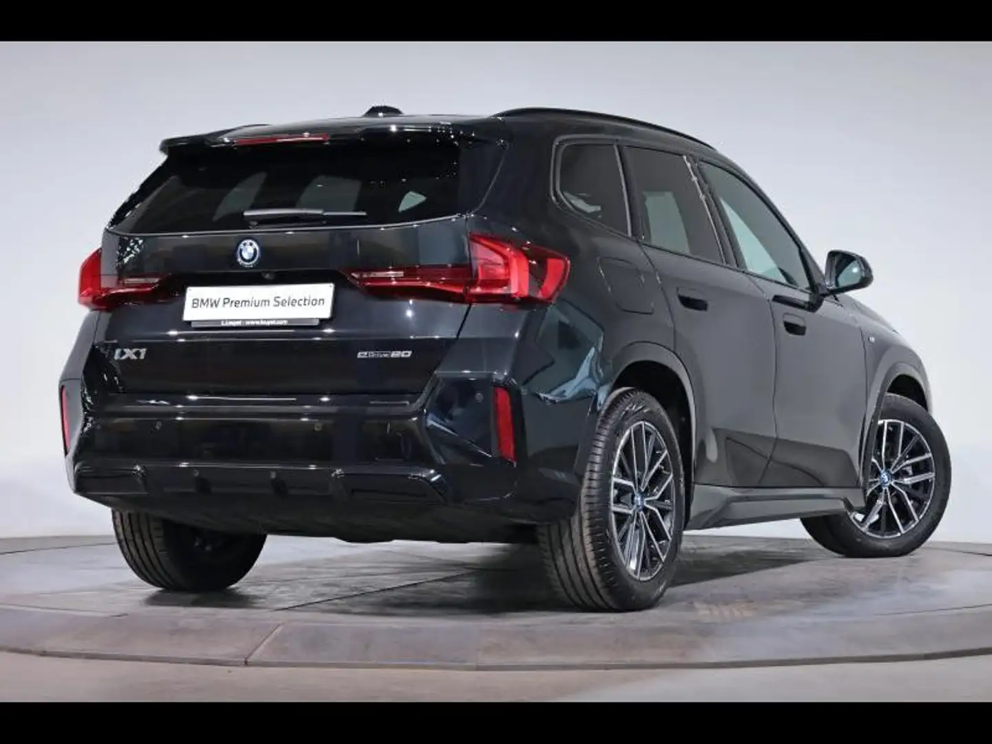 BMW iX1 eDrive20 Kit M Sport Noir - 2