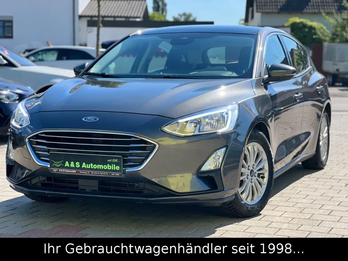 Ford Focus Lim. Titanium * PANORAMA/KAMERA/NAVI/LHZ * Grau - 1