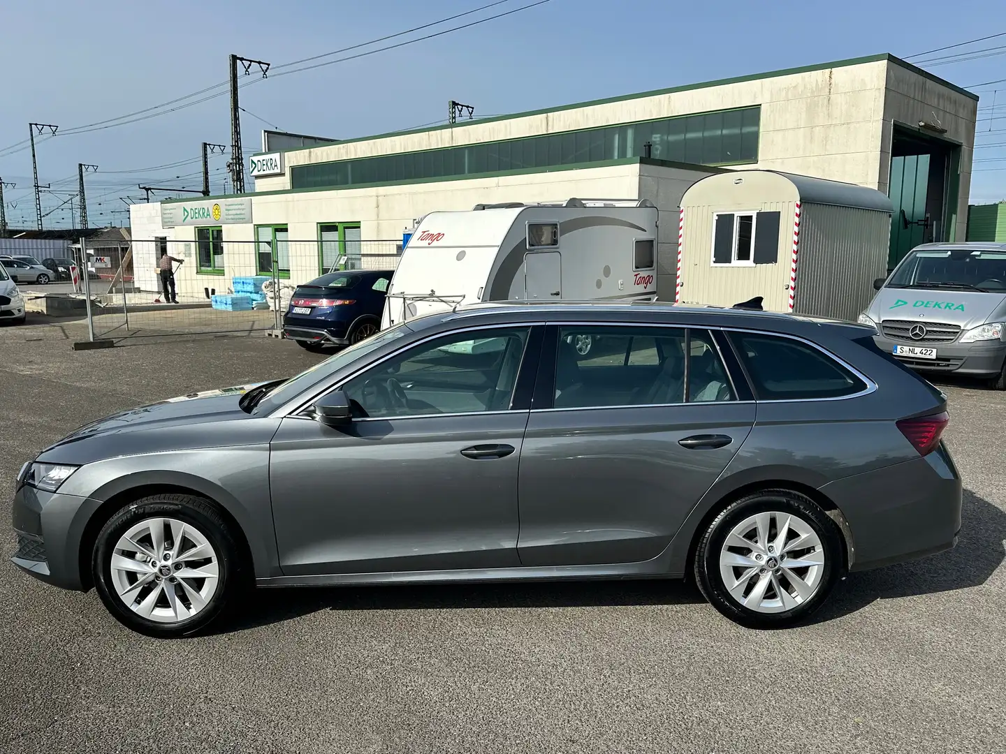 Skoda Octavia 2.0 TDI Selection Schiebedach, AHK, LED Gris - 2