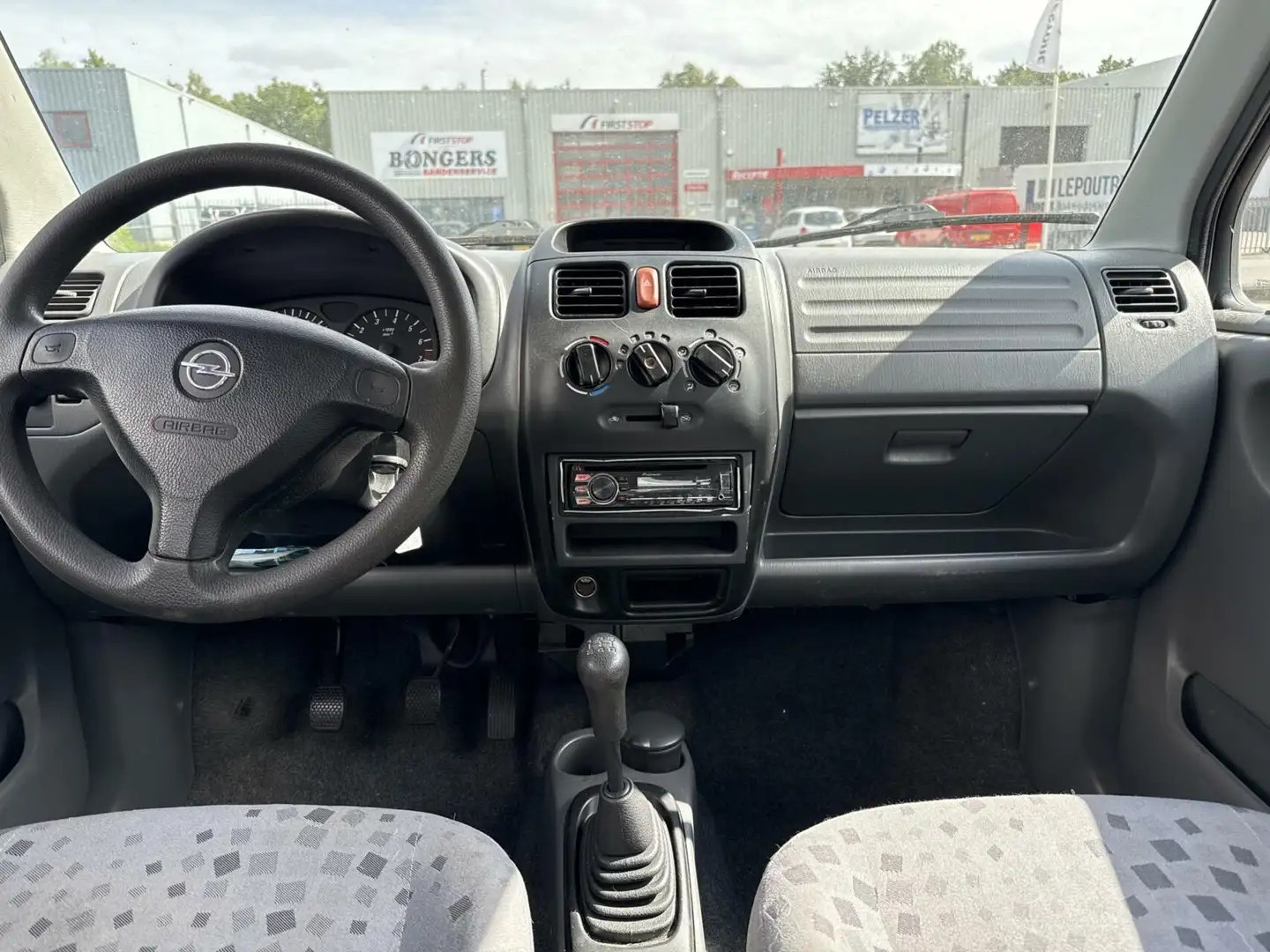 Opel Agila 1.2-16V Comfort, stuurbekrachtiging, trekhaak. Gris - 2