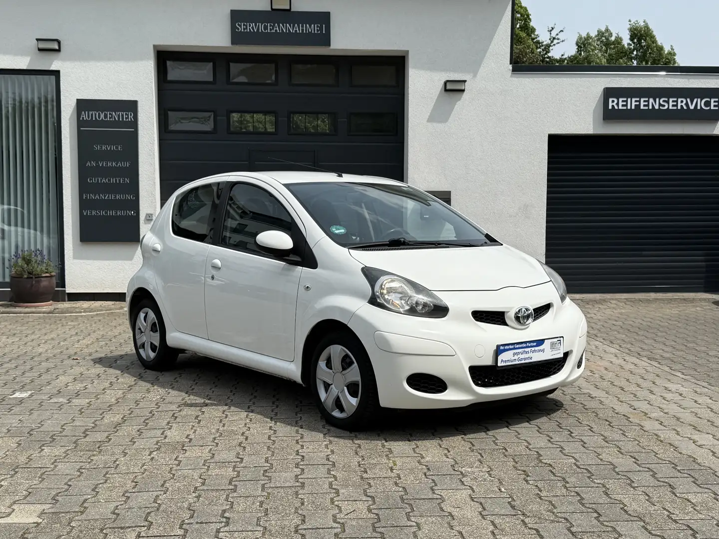 Toyota Aygo Cool Weiß - 1