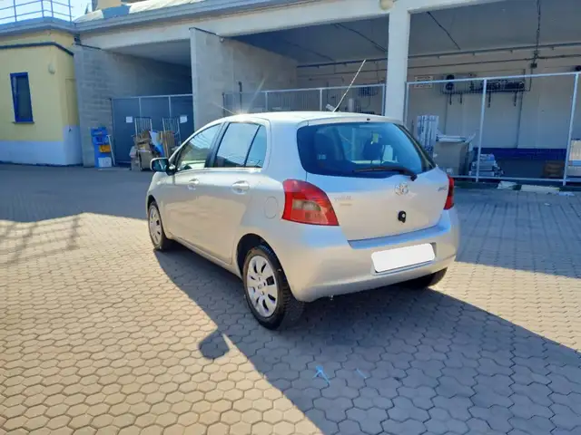 Toyota Yaris view 6