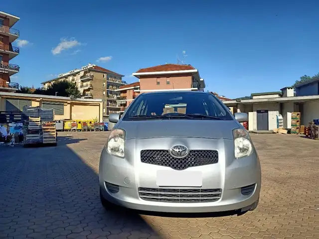 Toyota Yaris view 2