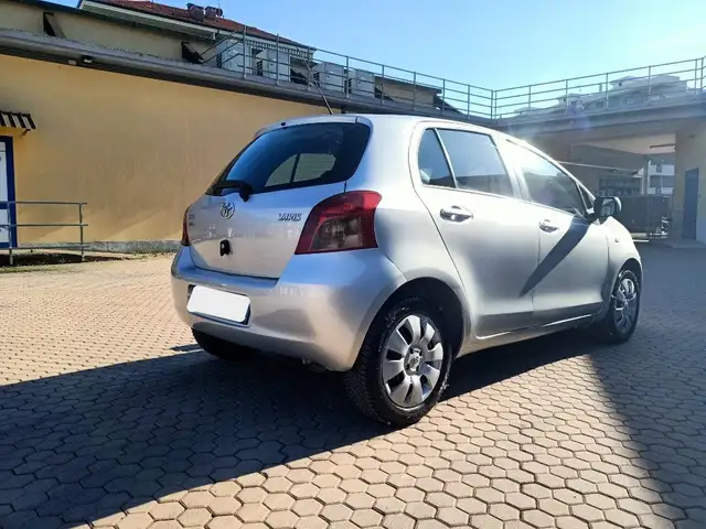 Toyota Yaris view 5