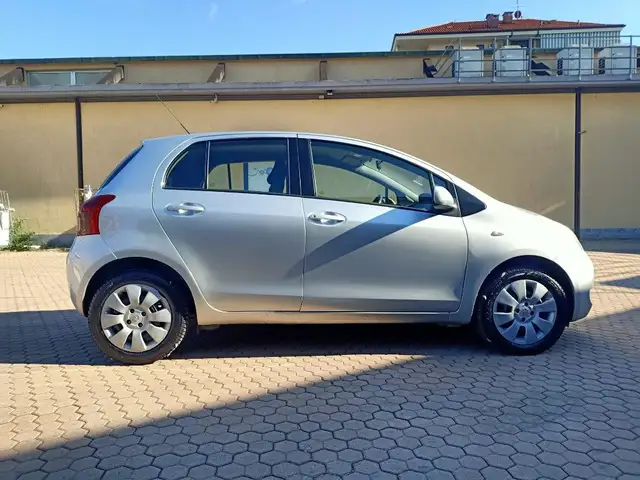 Toyota Yaris view 3