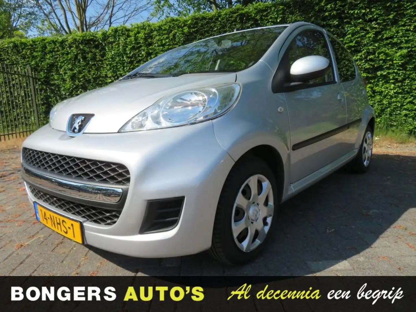 Peugeot 107 1.0-12V SUBLIME Grijs - 1