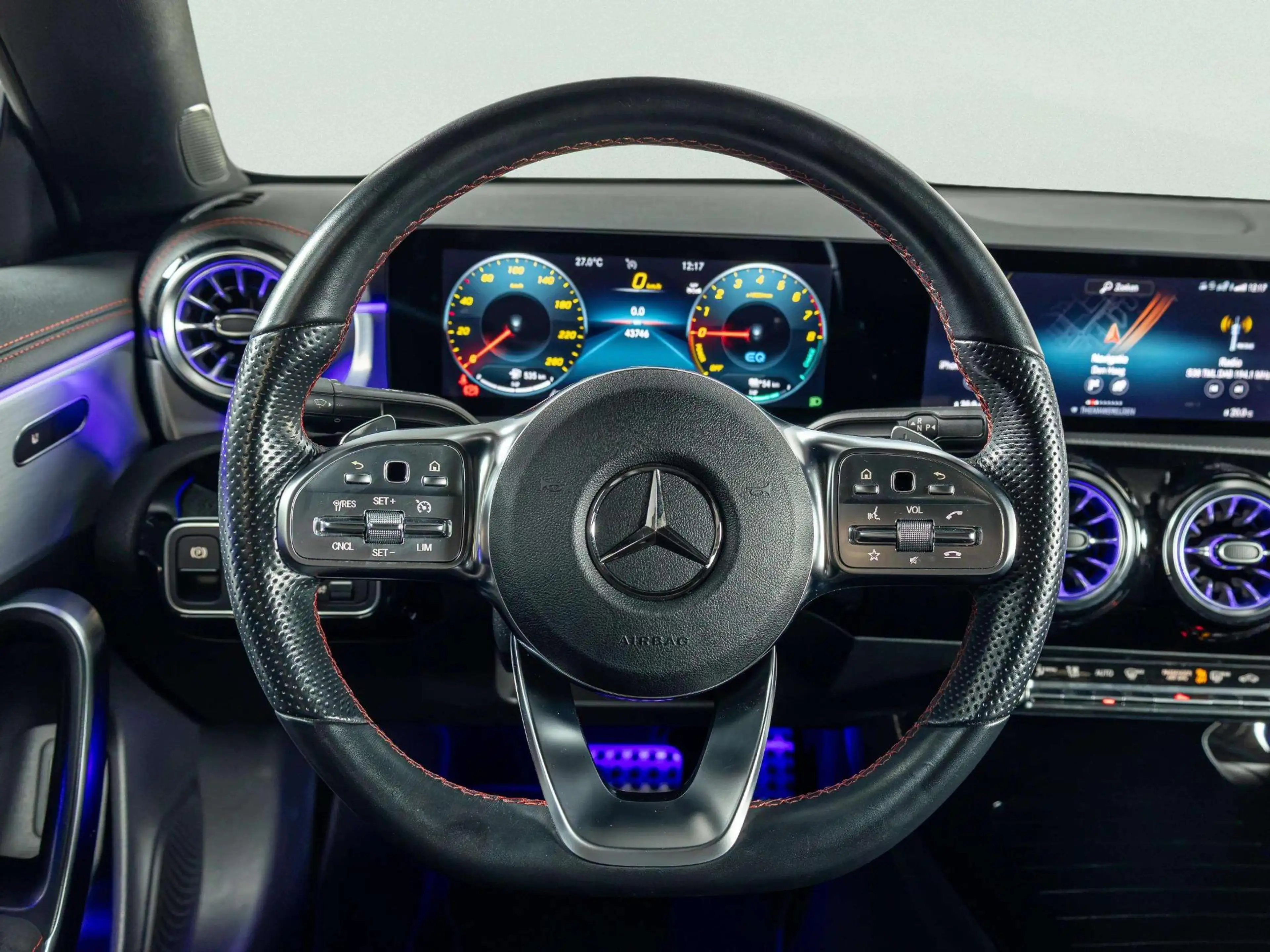 Mercedes-Benz CLA 250 Coupé e AMG Line — photo 15