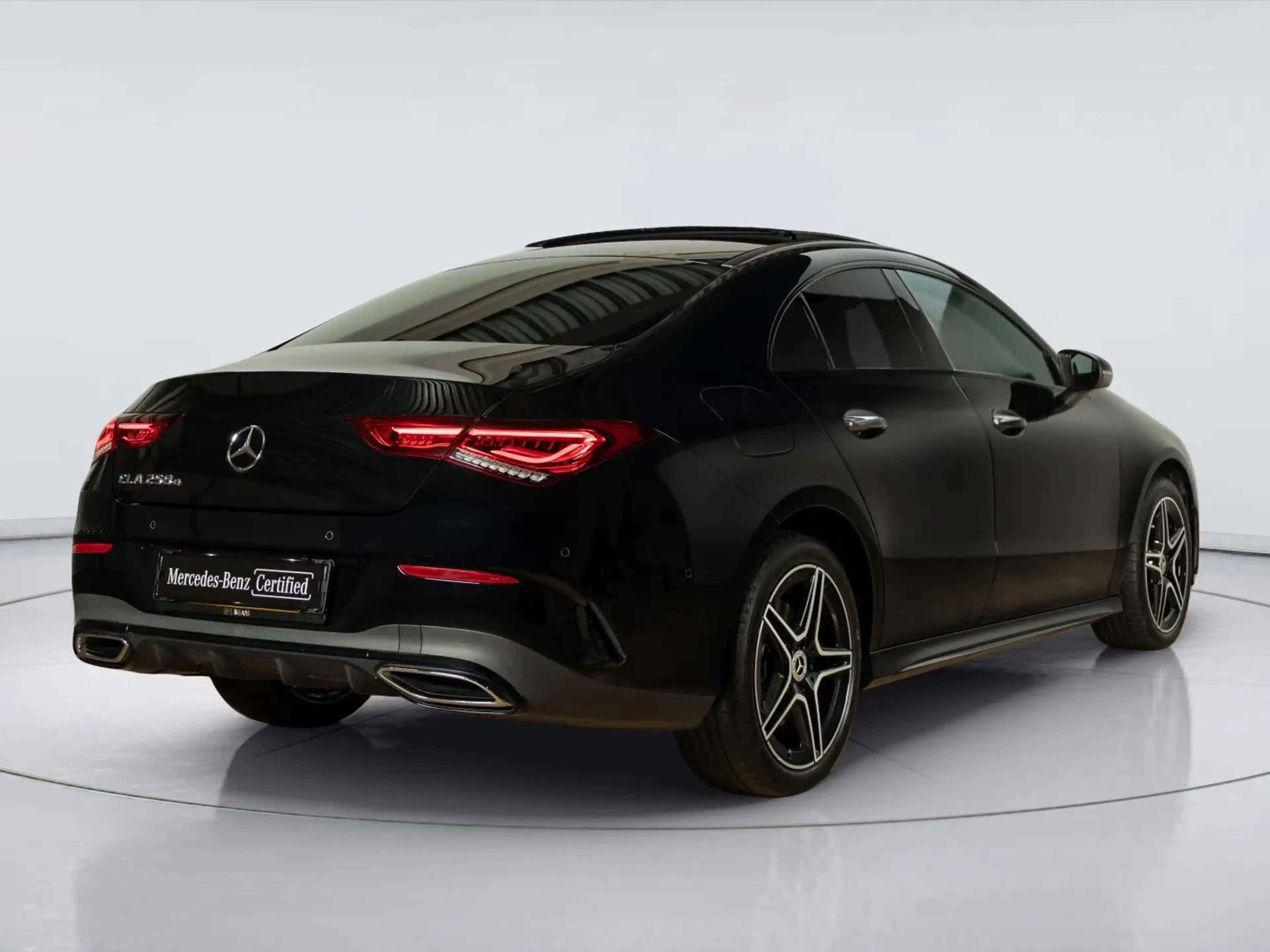 Mercedes-Benz CLA 250 Coupé e AMG Line — photo 2