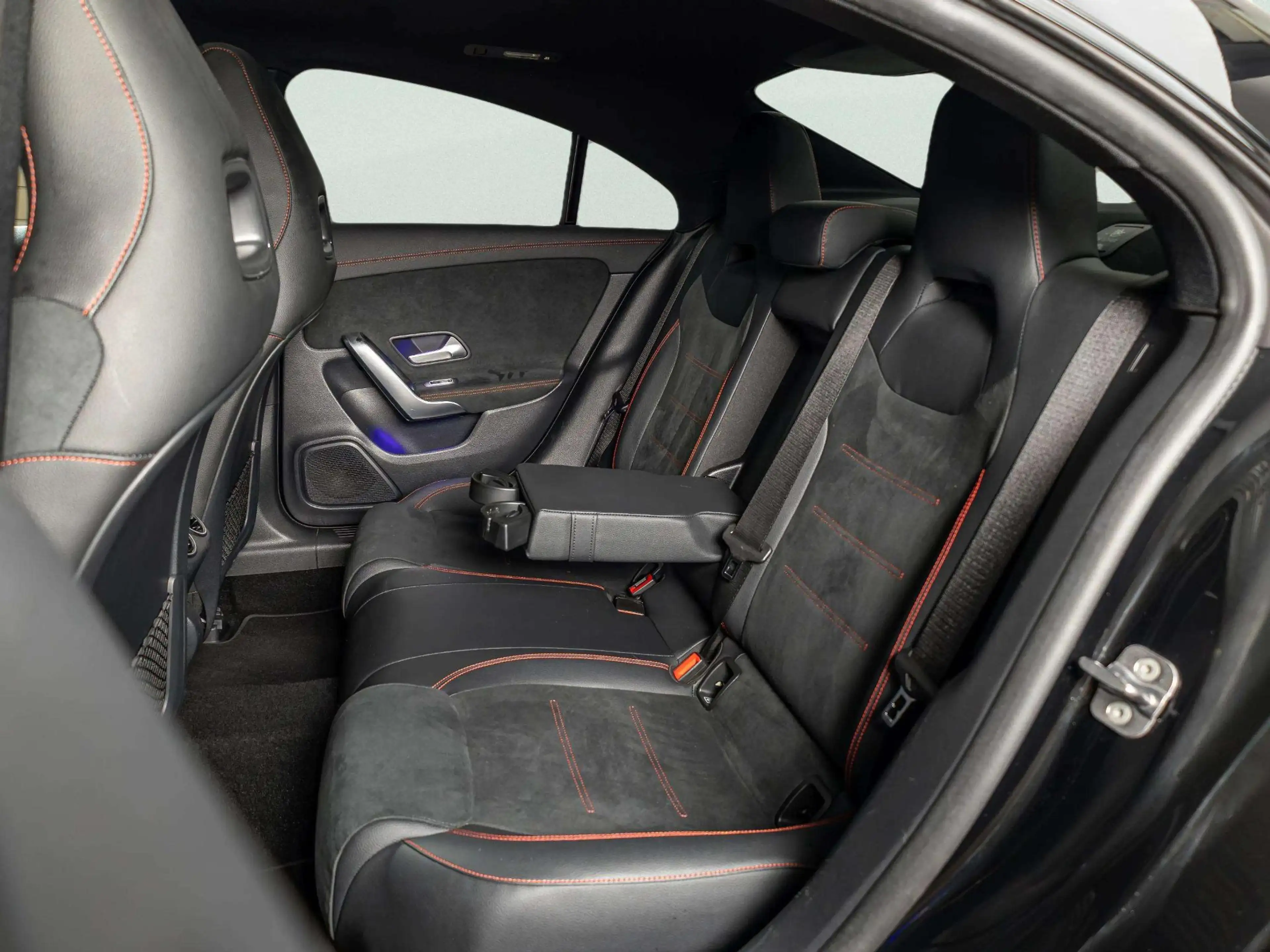 Mercedes-Benz CLA 250 Coupé e AMG Line — photo 12