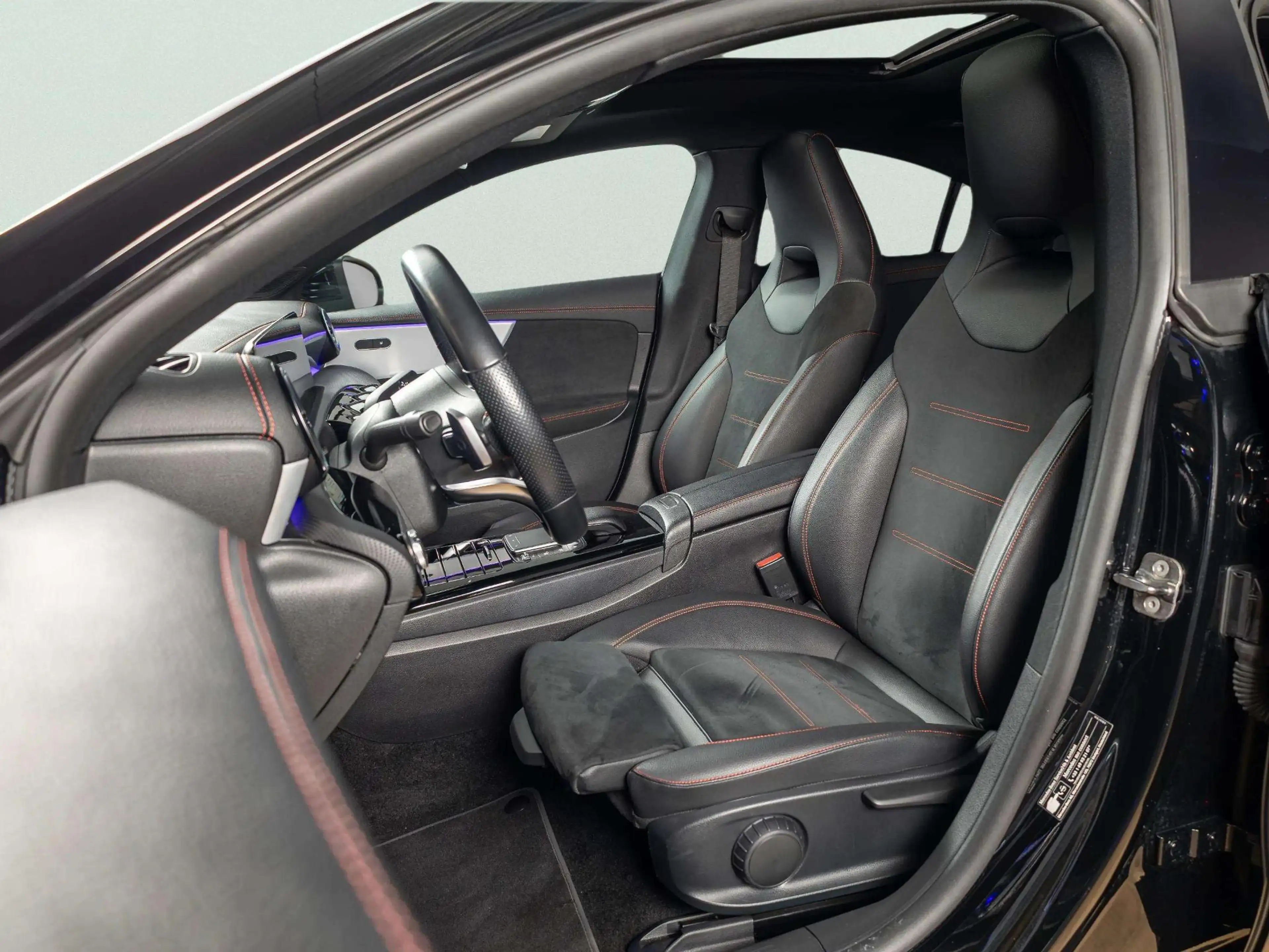 Mercedes-Benz CLA 250 Coupé e AMG Line — photo 10