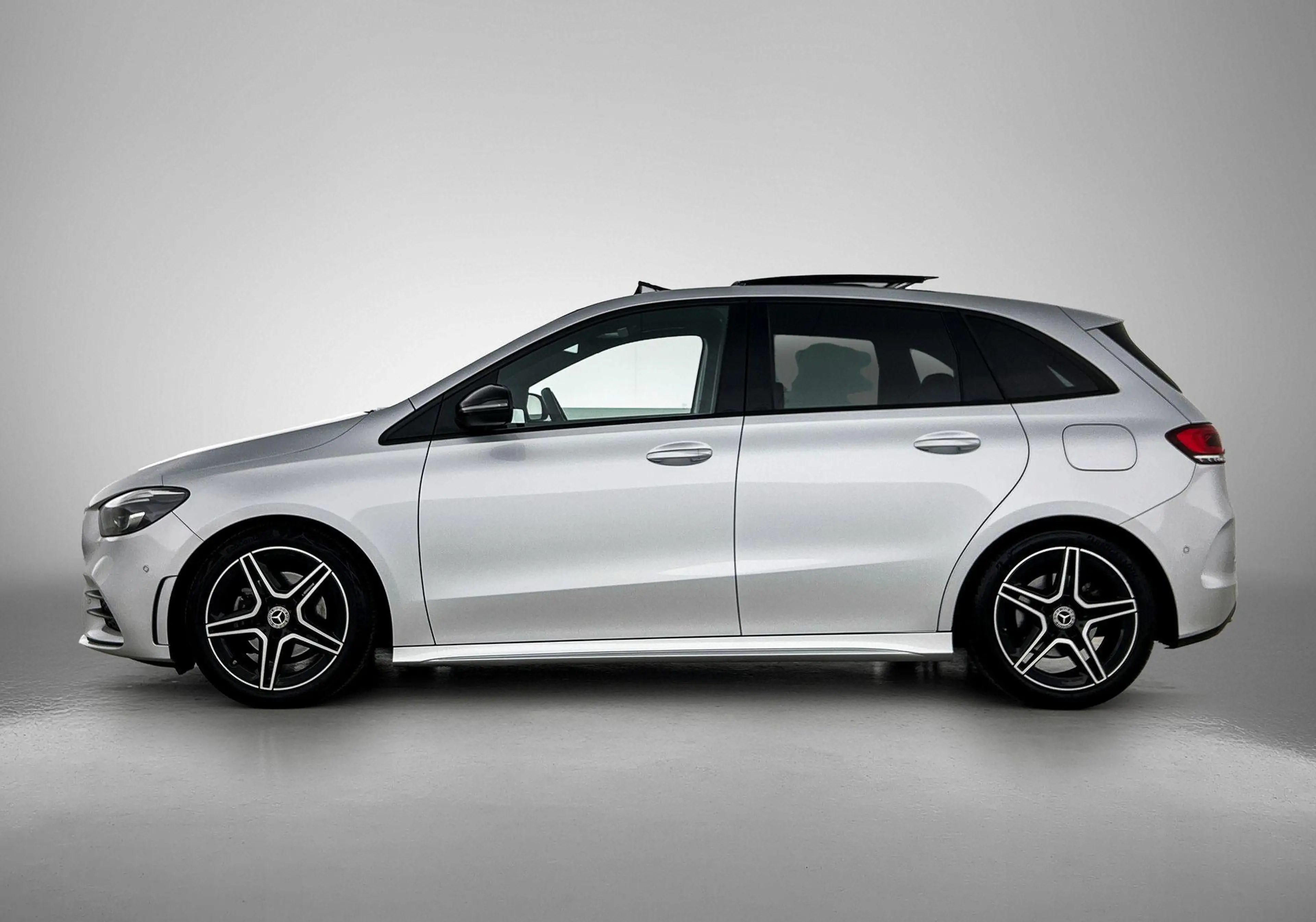Mercedes-Benz B 200 Business Solution AMG | Memory stoelen | Panoramad — photo 2