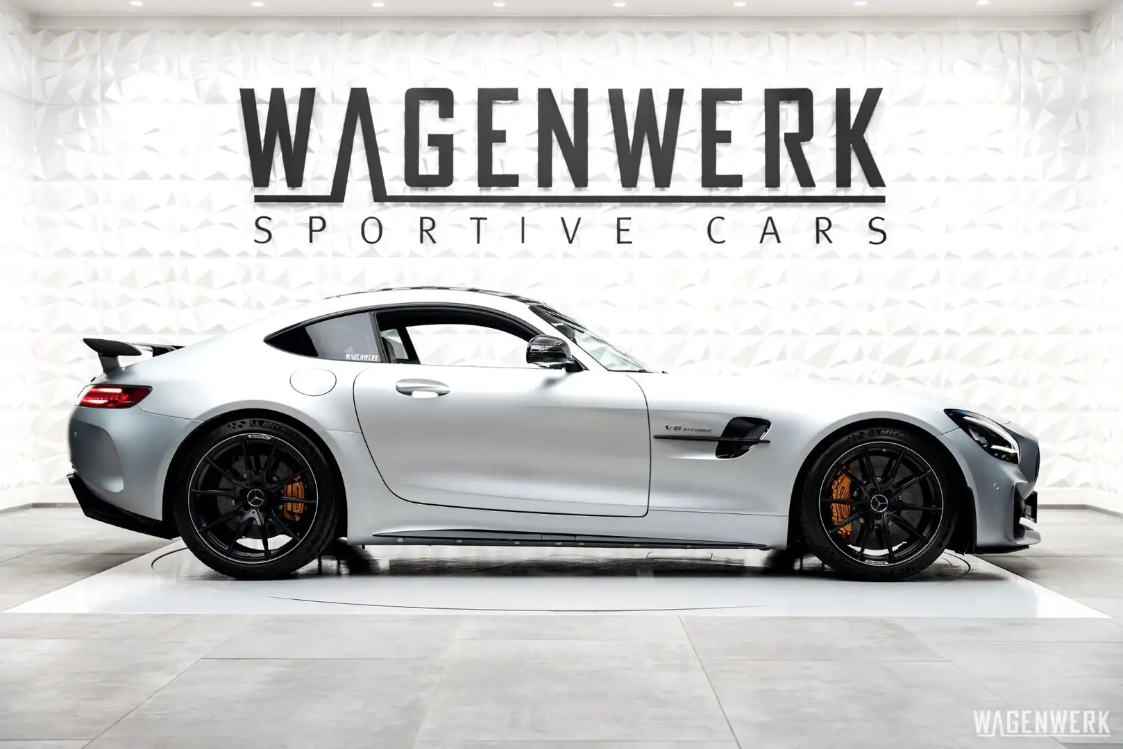 Mercedes-Benz AMG GT R TRACKPACE SCHALENSITZE MAGNO-LACKIERUNG Silber - 2