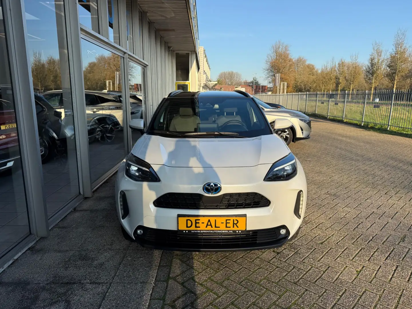 Toyota Yaris Cross 1.5 Hybrid STYLE / HEAD-UP DISPLAY / PANO / NAVI Wit - 2