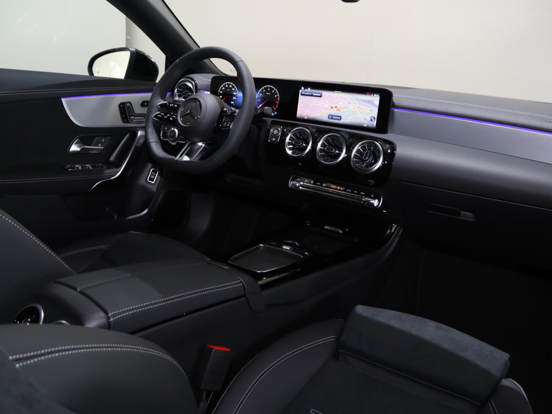 Mercedes-Benz CLA 180 Shooting Brake Business Solution AMG | AMG Line Pl — photo 10