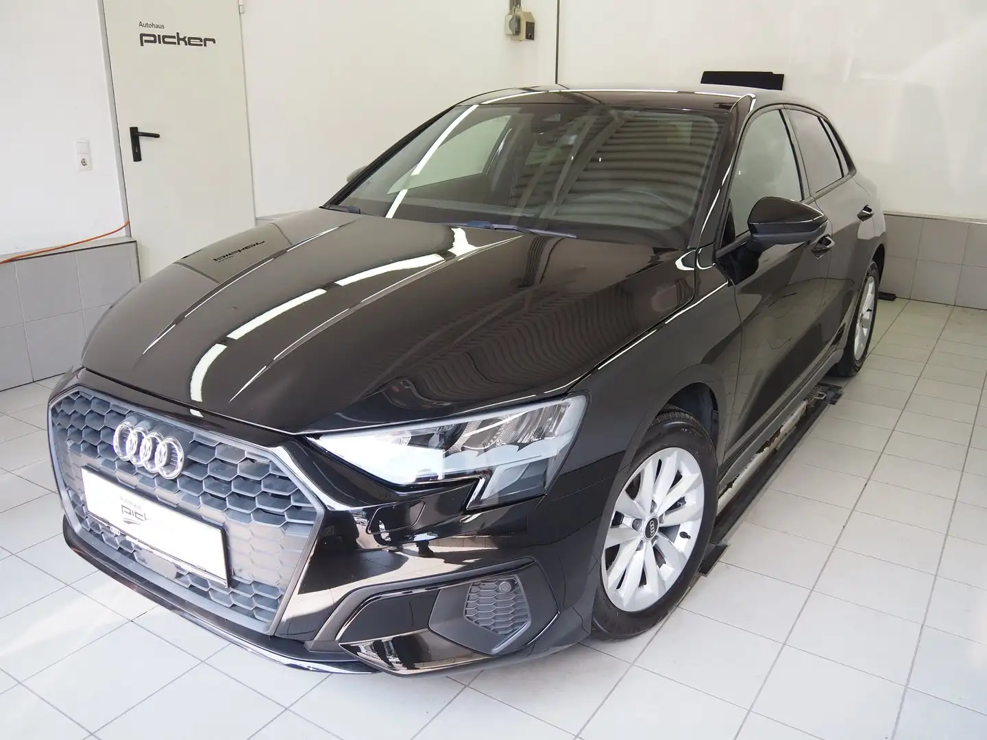 Audi A3 30 TDI Schwarz - 1