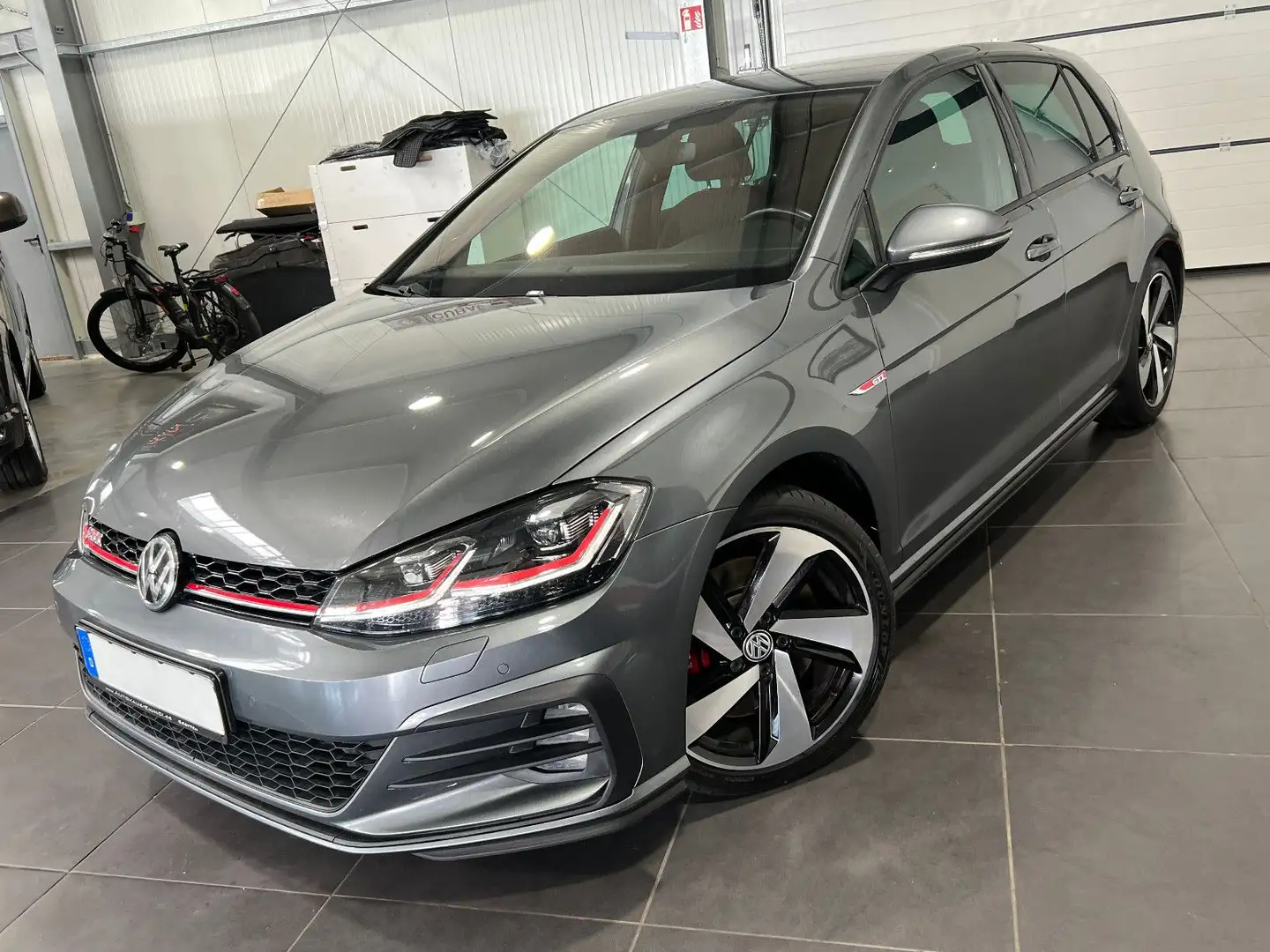 Volkswagen Golf VII GTI Performance **Navi*Virtual*Kamera** Grau - 1