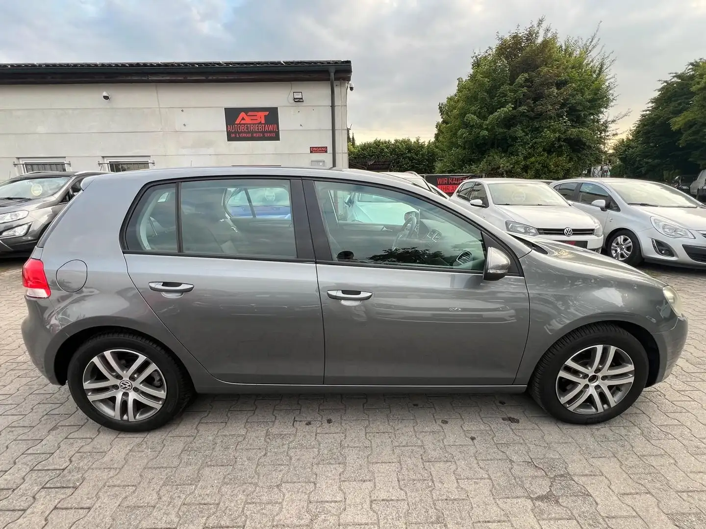 Volkswagen Golf VI 2.0 TDI, TÜV NEU, Klima, 1.Hand, AHK, ZR Gris - 2