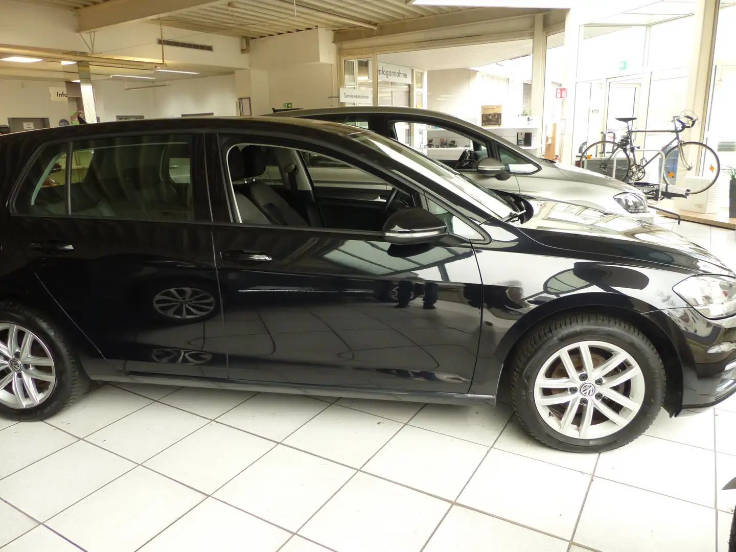 Volkswagen Golf Comfortline Schwarz - 2