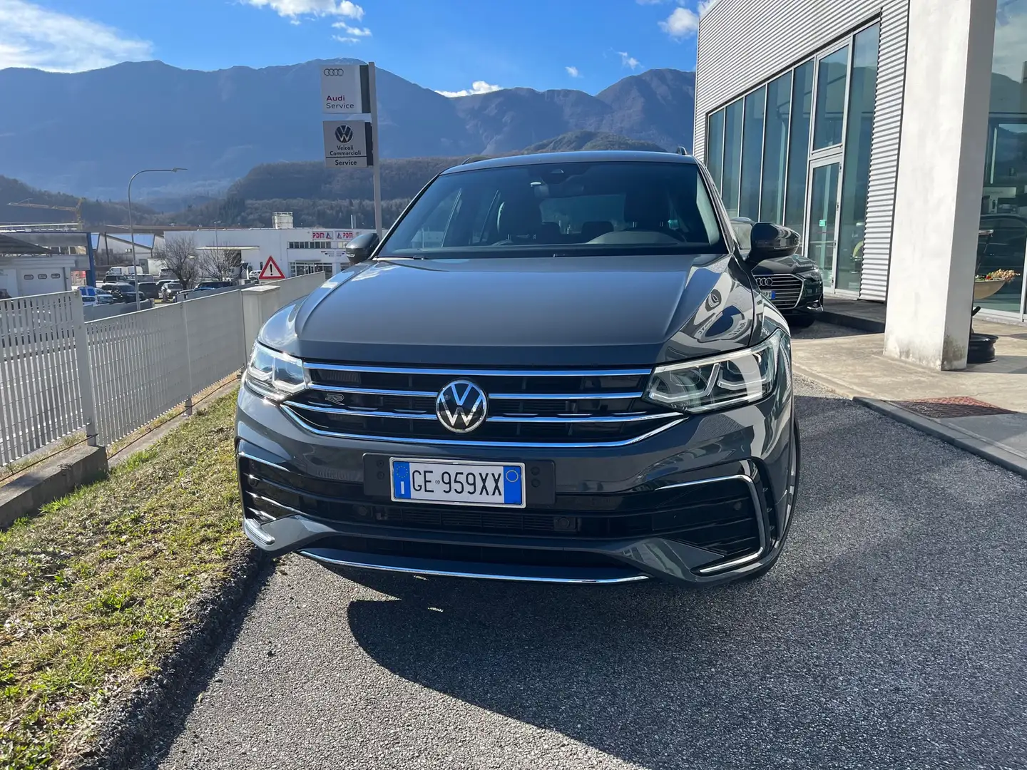 Volkswagen Tiguan 2.0 tdi R-Line 4motion 200cv dsg Grigio - 2