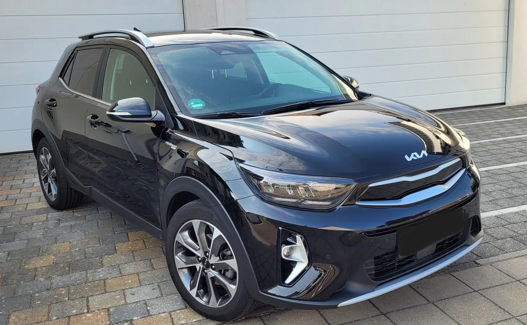 Kia Stonic 1.0 T-GDI OPF Mild Hybrid Platinum 8-fach Bereif. Black - 1