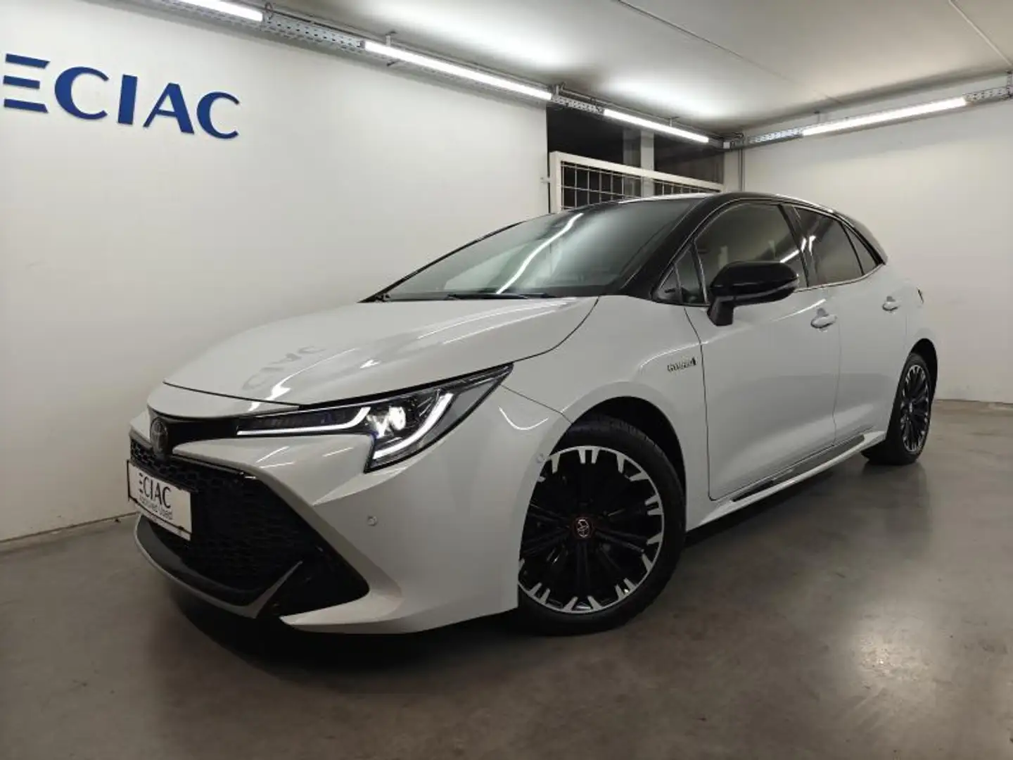 Toyota Corolla GR Sport - Business pack + Nav Grau - 1