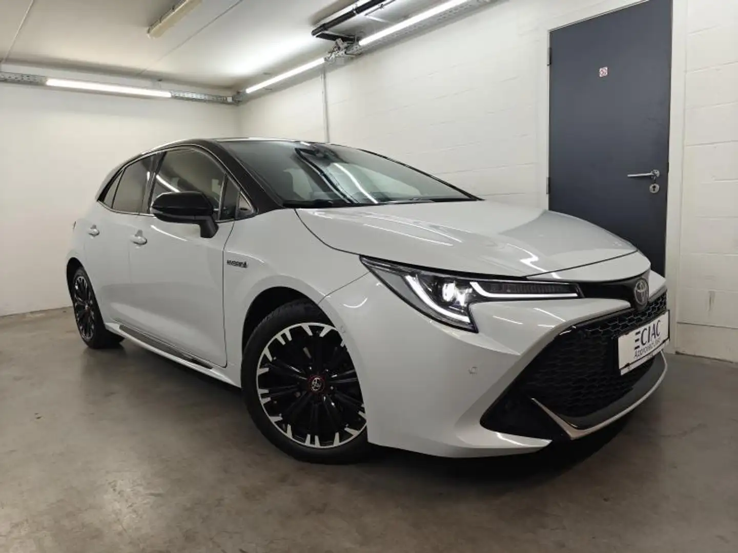 Toyota Corolla GR Sport - Business pack + Nav Grau - 2