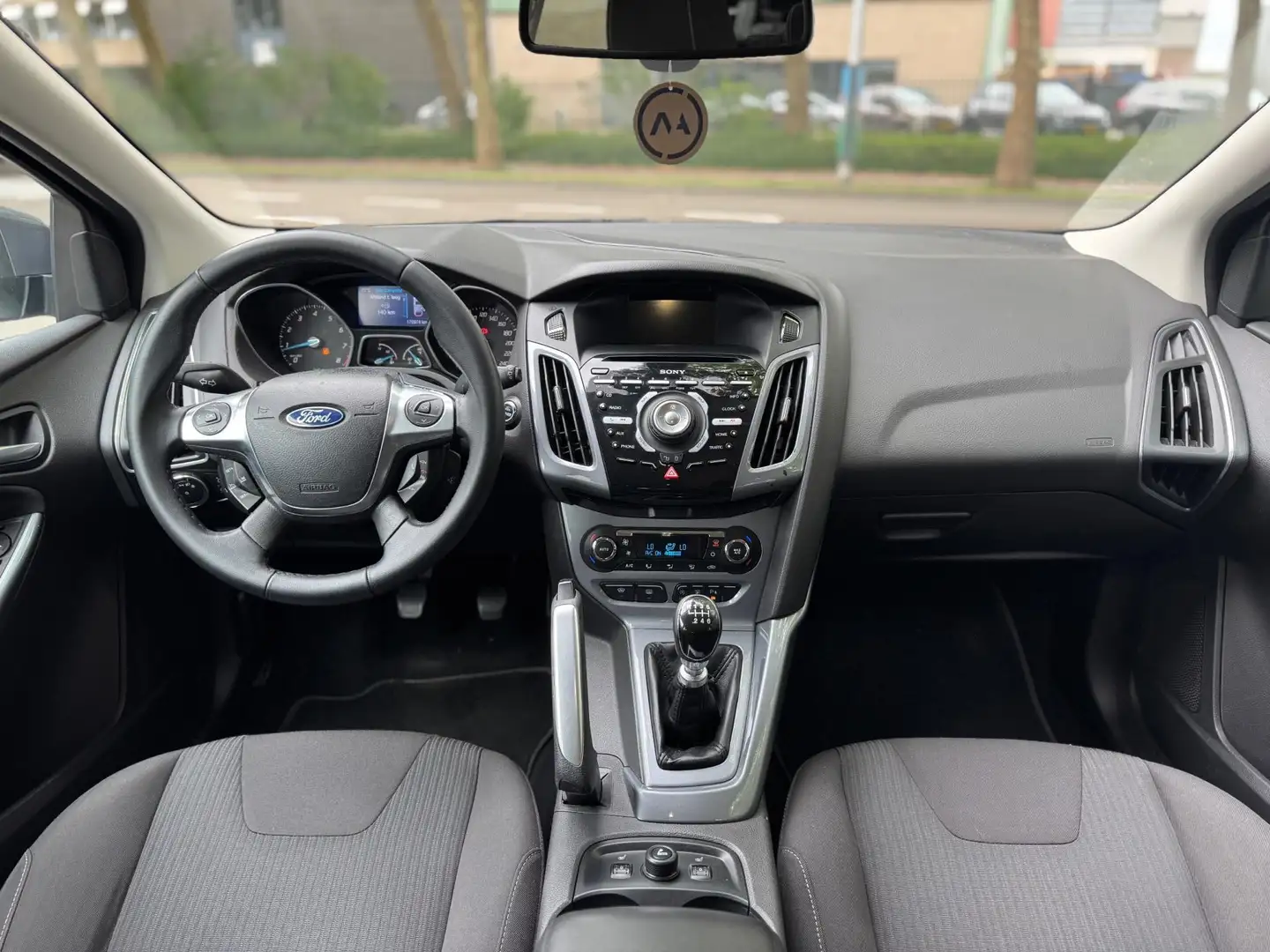 Ford Focus Navi Cruise Voll.onderh DB riem VV Keyless Trekhaa Bruin - 2