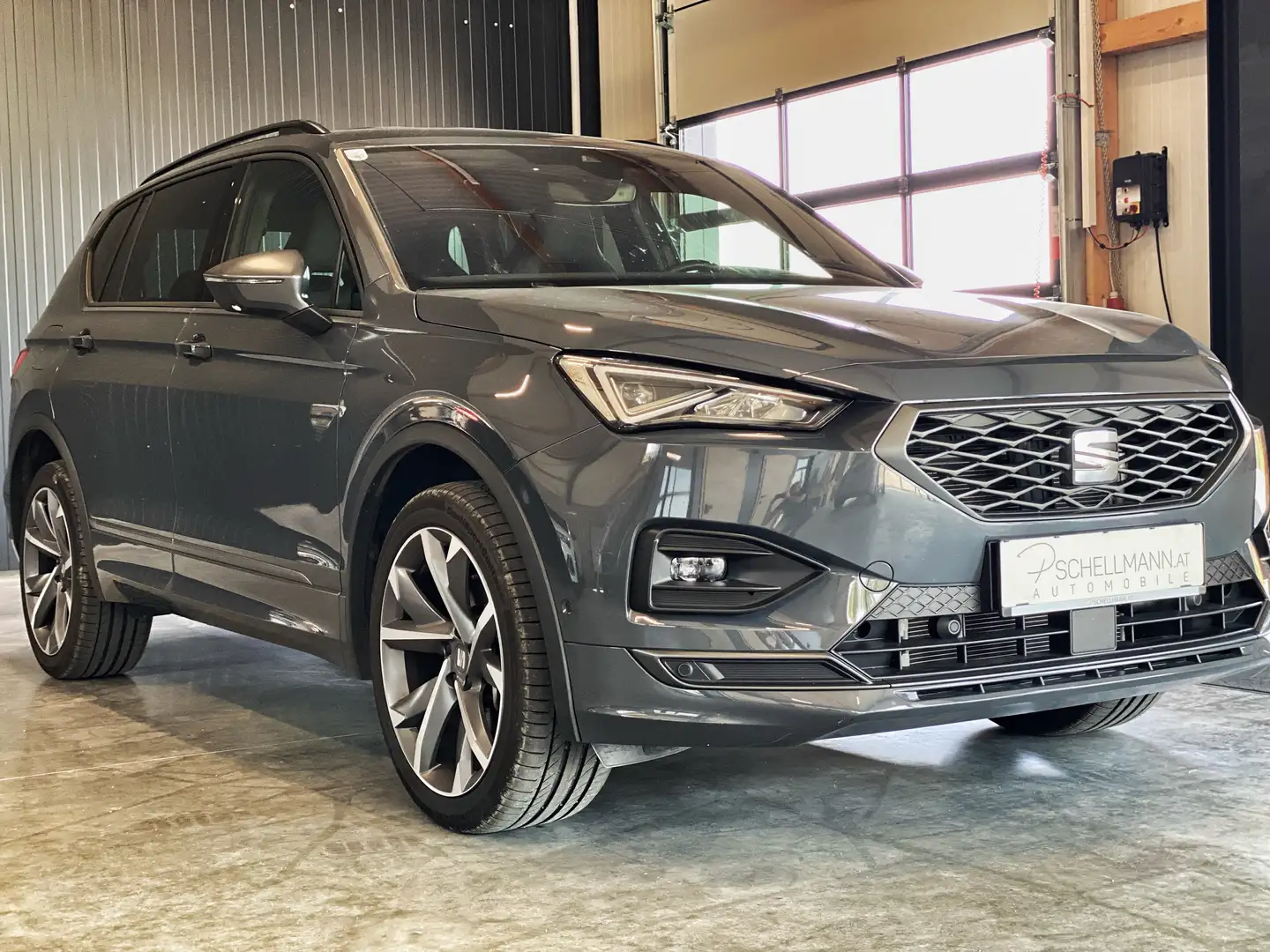 SEAT Tarraco FR 4Drive, 20", ACC, NAVI, AHK Grau - 2