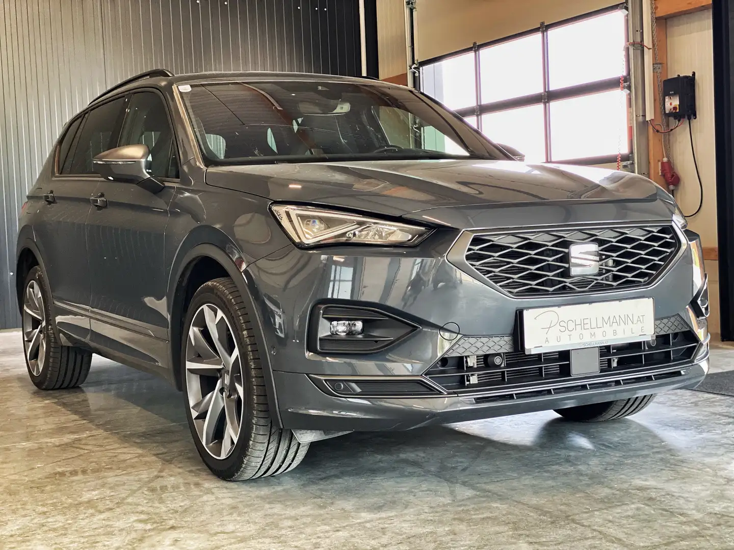 SEAT Tarraco FR 4Drive, 20", ACC, NAVI, AHK Grau - 1