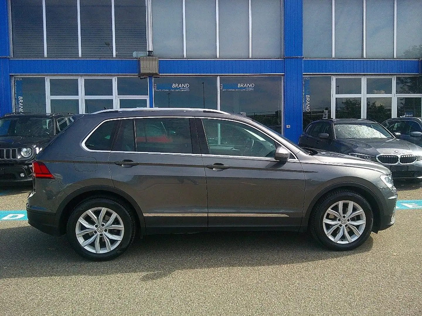 Volkswagen Tiguan 1.6 TDI SCR Business Bmt Garanzia 24 Mesi Grau - 2
