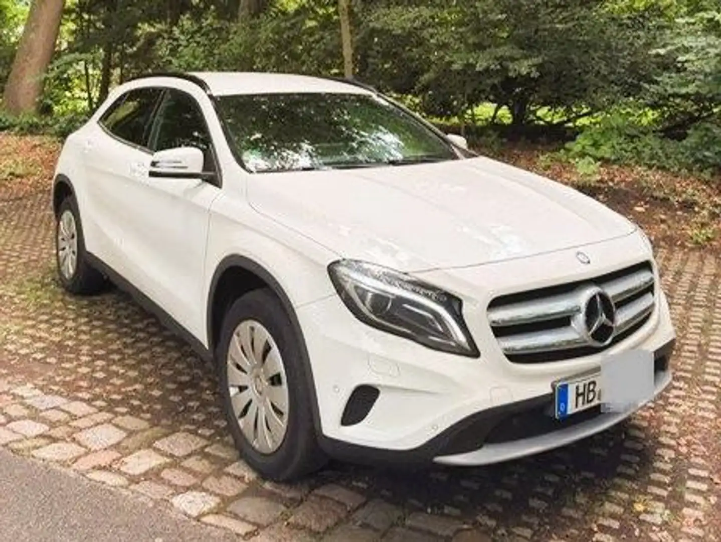 Mercedes-Benz GLA 180 GLA 180 7G-DCT Activity Edition Білий - 1
