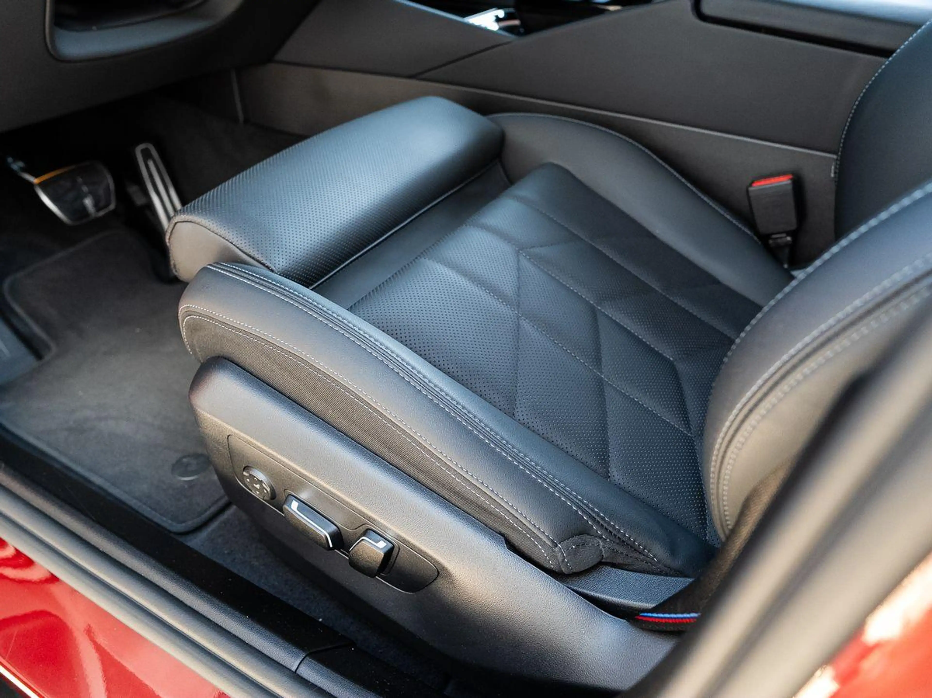 BMW 550 e xDrive M-SportPRO 21 Carbon PANO ACC S-Lüft — photo 14