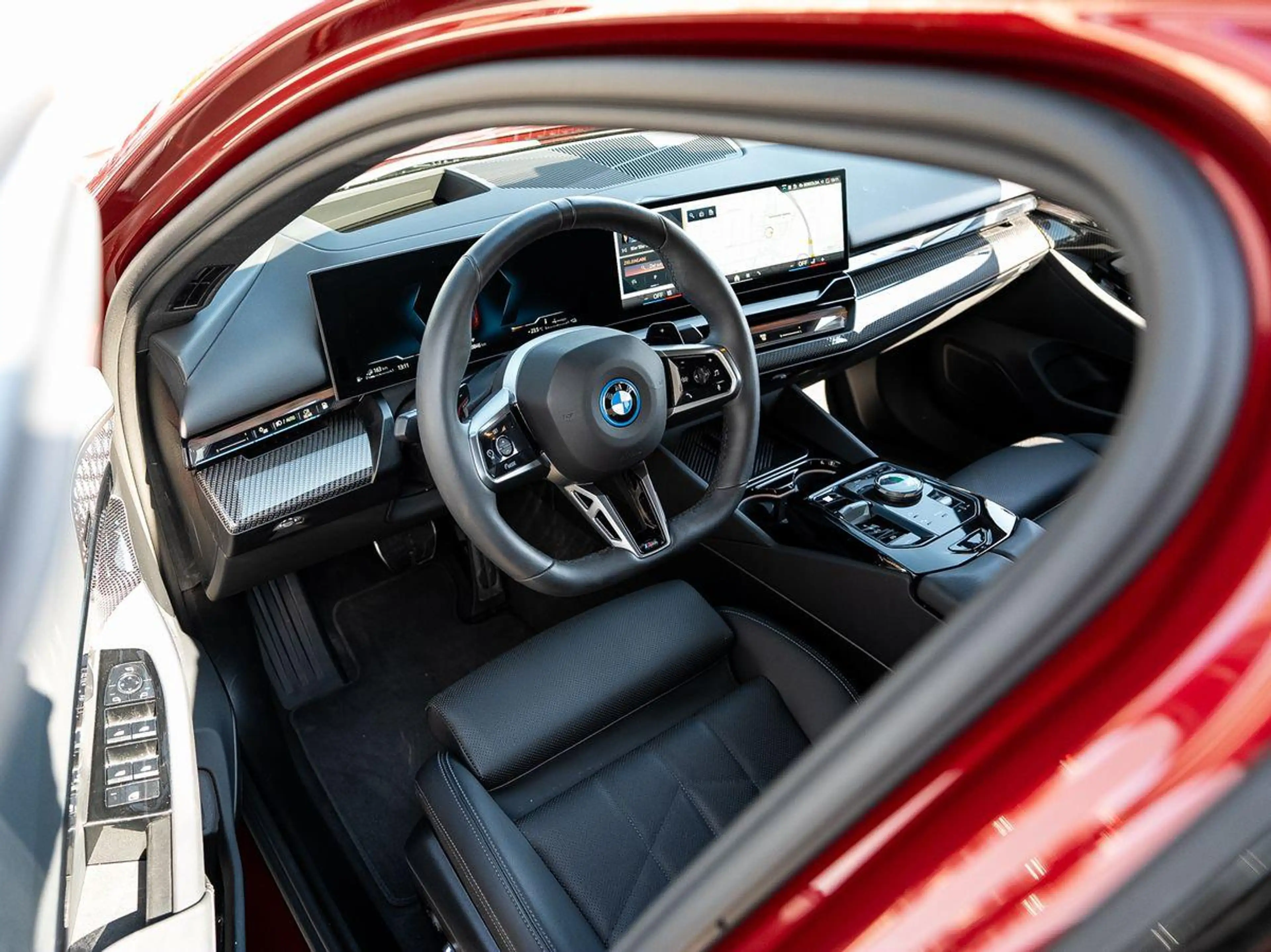 BMW 550 e xDrive M-SportPRO 21 Carbon PANO ACC S-Lüft — photo 12