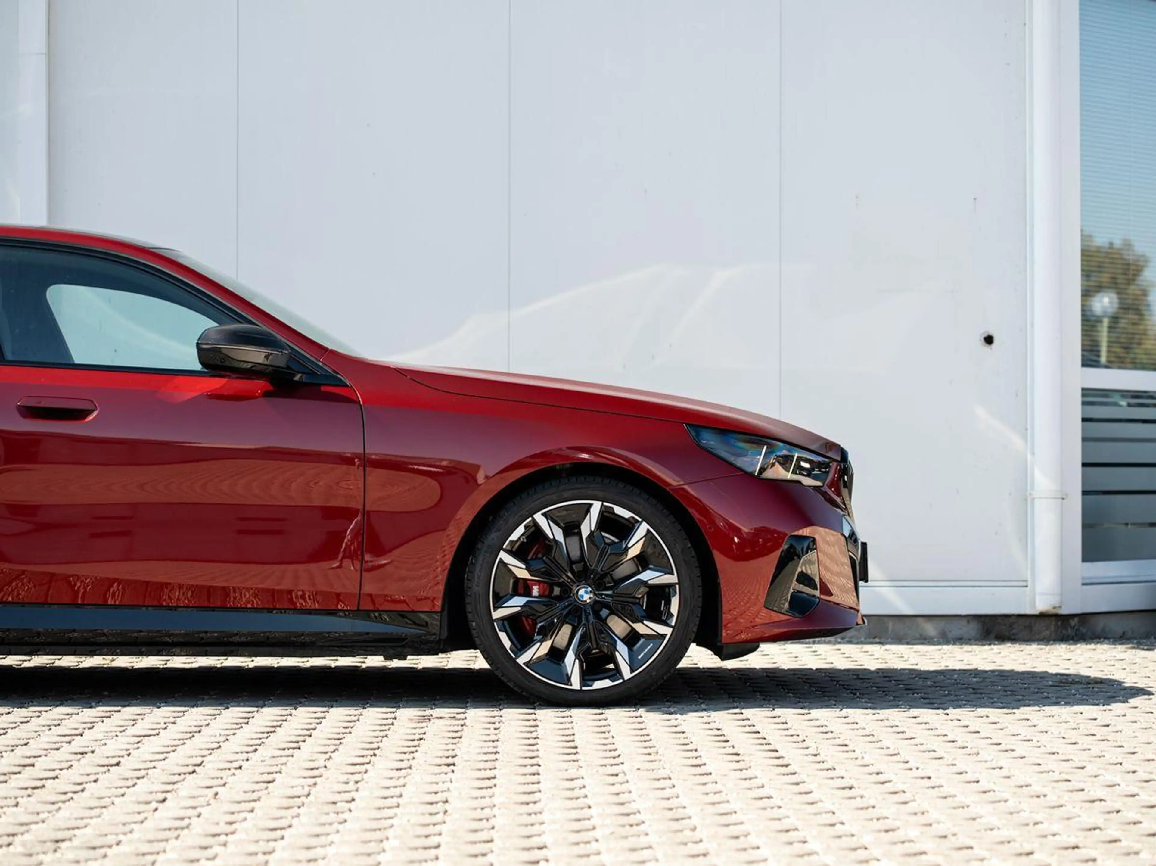 BMW 550 e xDrive M-SportPRO 21 Carbon PANO ACC S-Lüft — photo 7