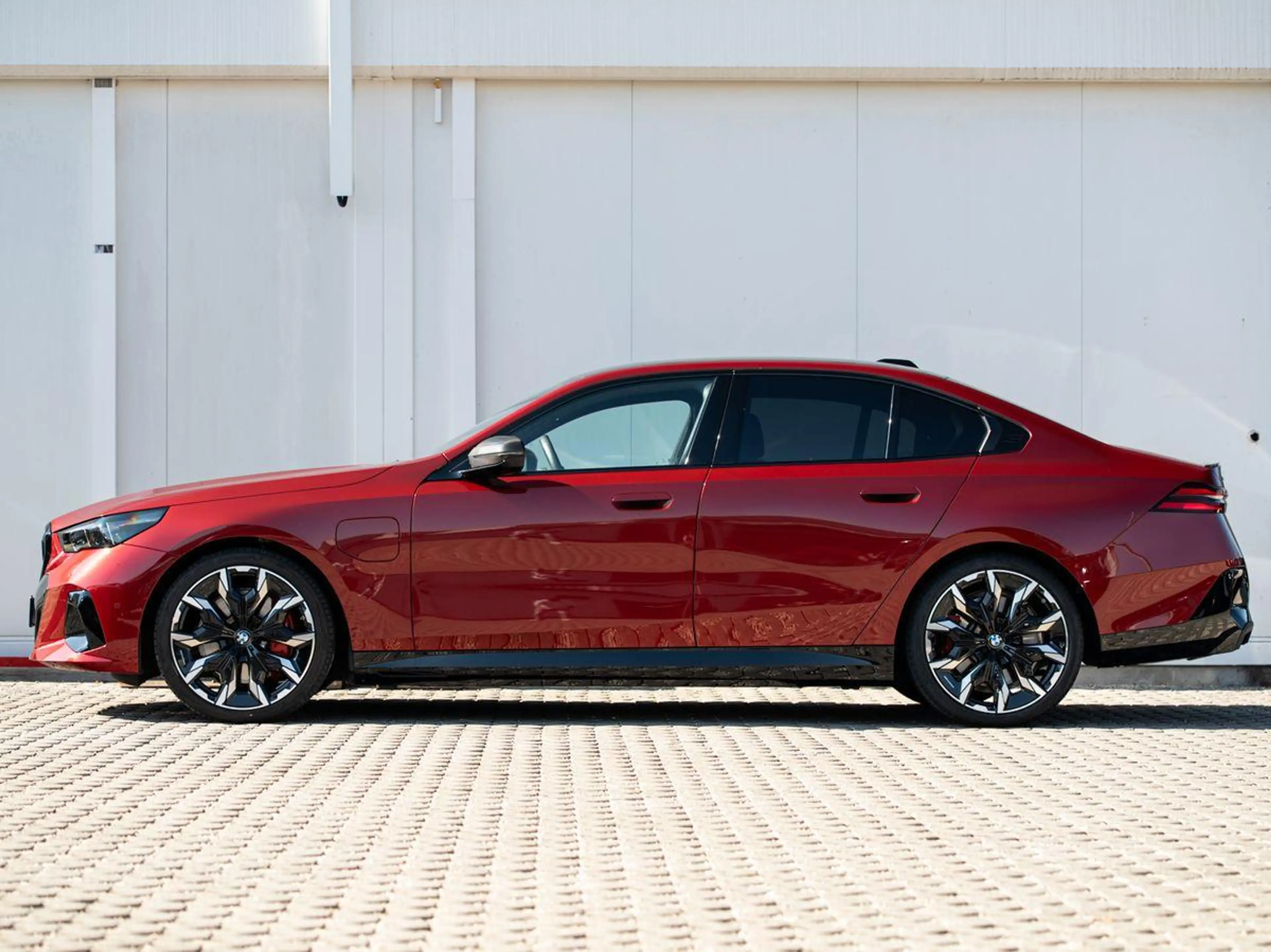 BMW 550 e xDrive M-SportPRO 21 Carbon PANO ACC S-Lüft — photo 9